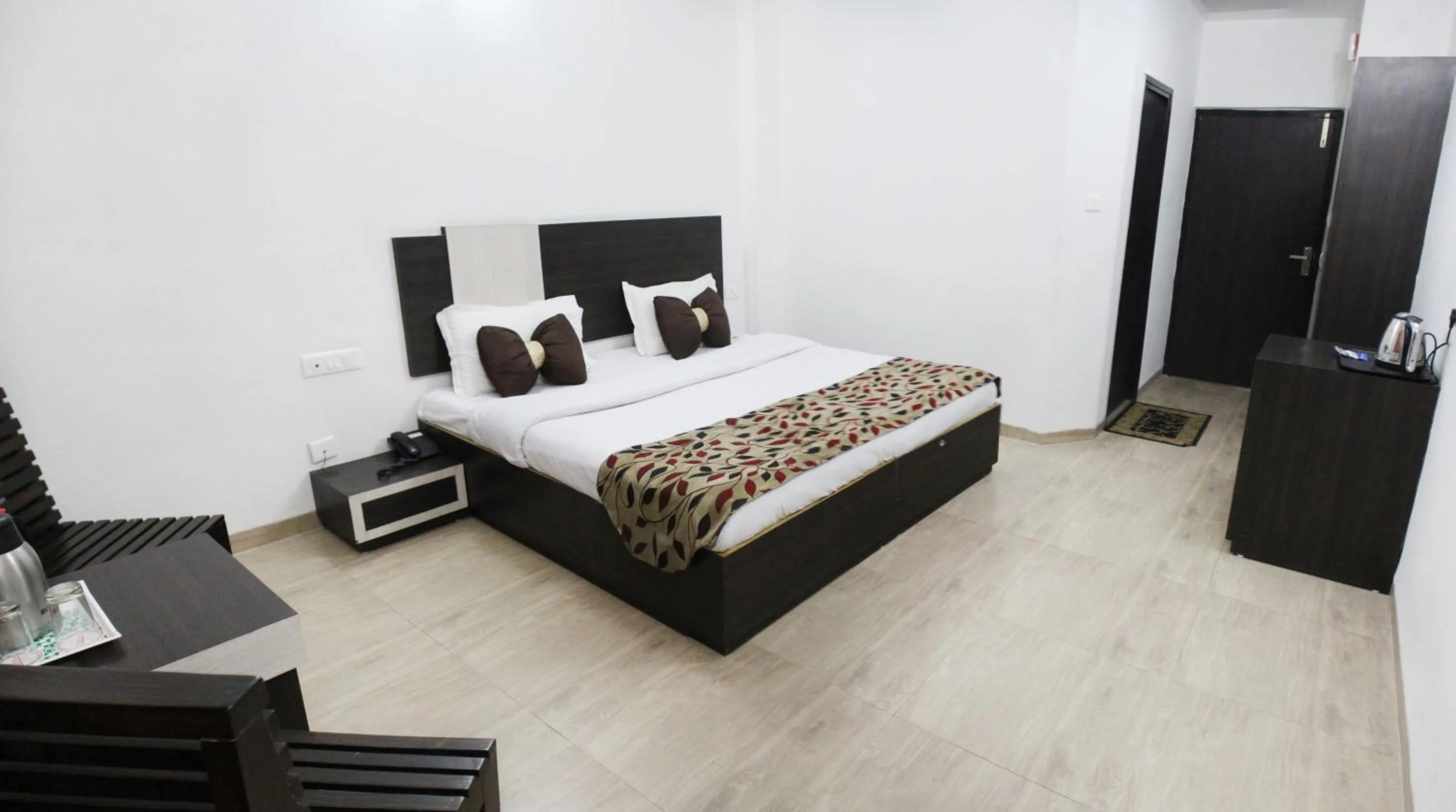 Coffee/tea facilities, Bed in Hotel Vatika - the riverside resort