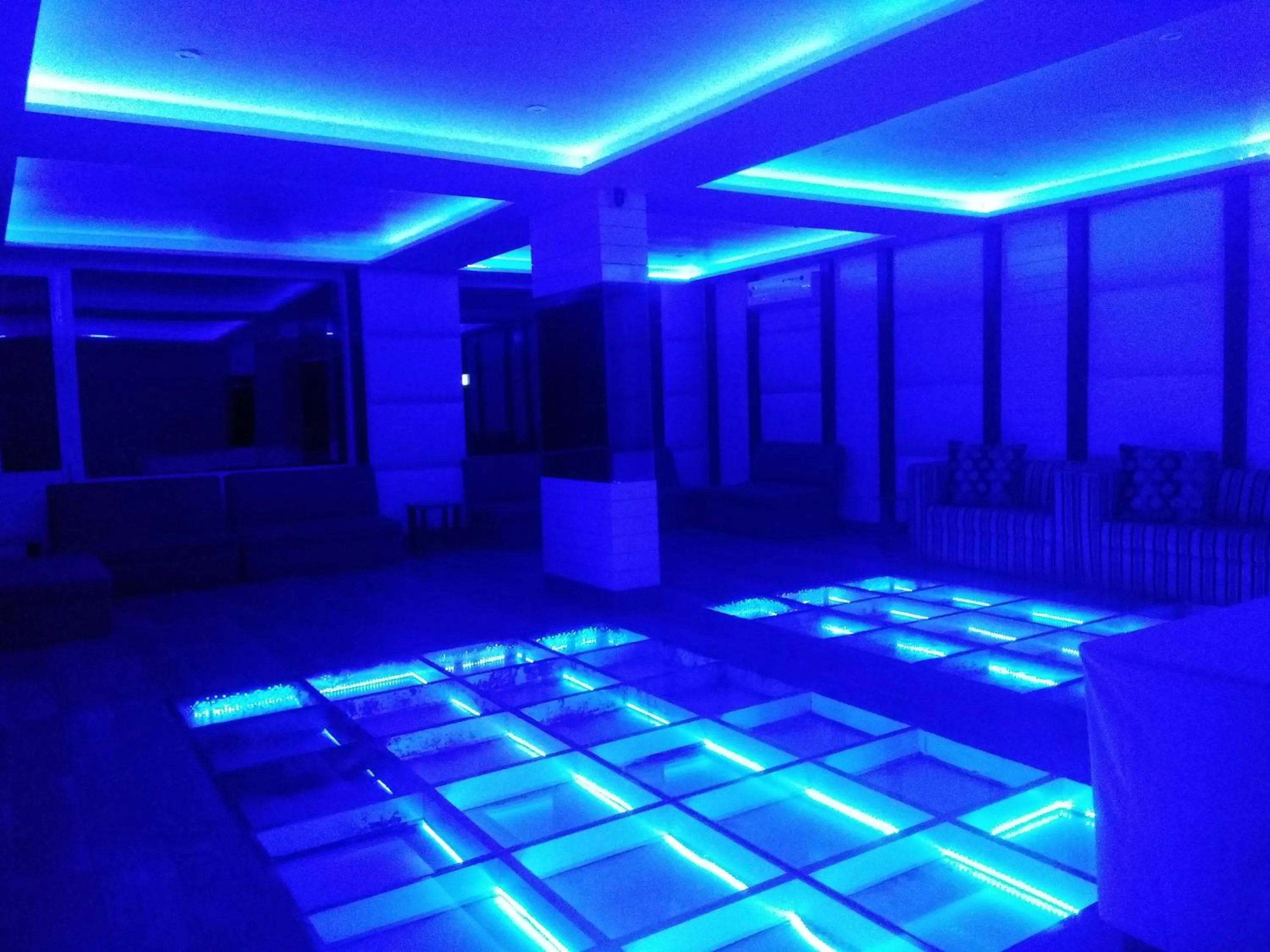 Nightclub / DJ in Hotel Vatika - the riverside resort
