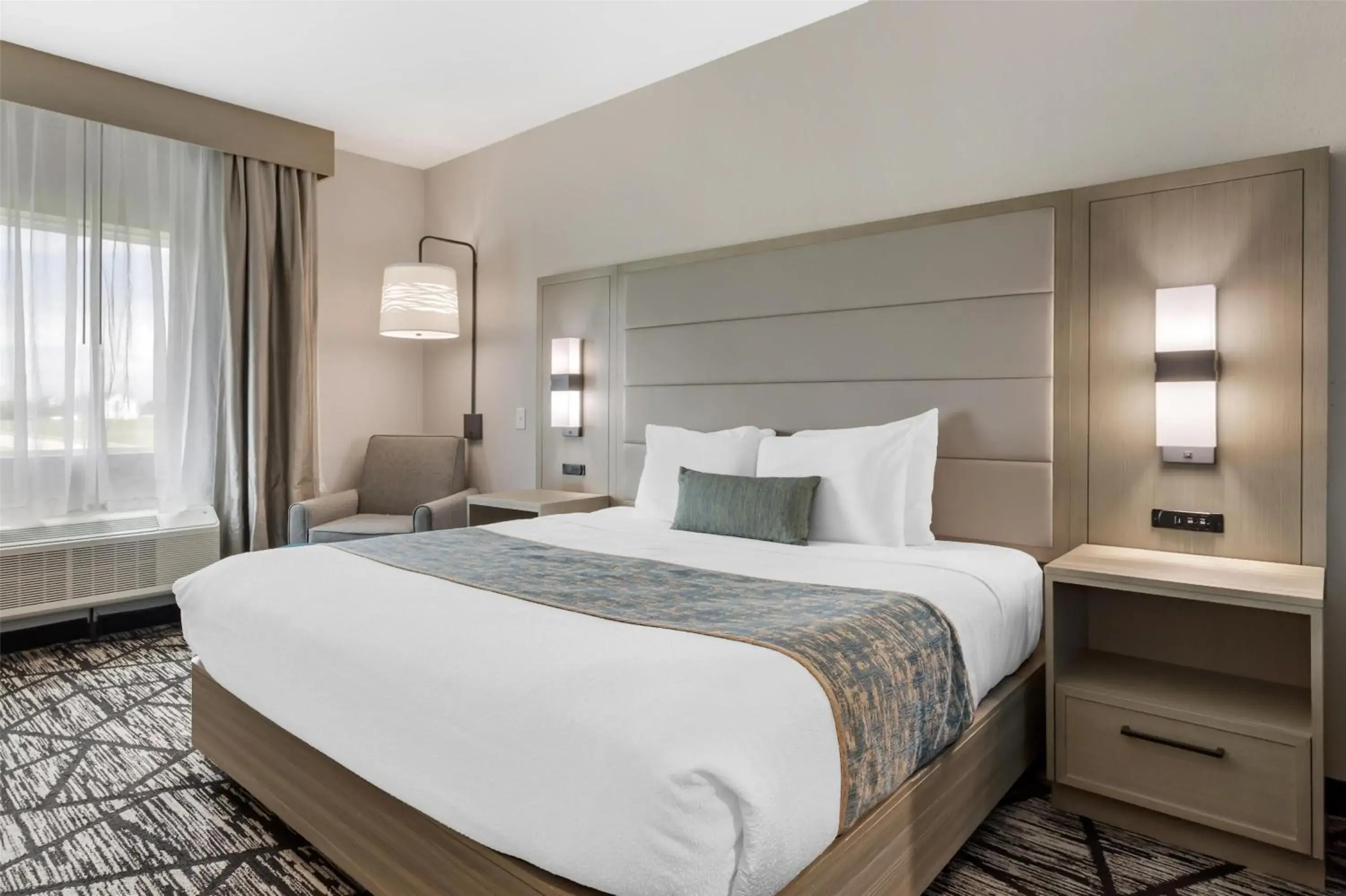 King Room in Best Western Plus Mid County King Room in Best Western Plus Mid County