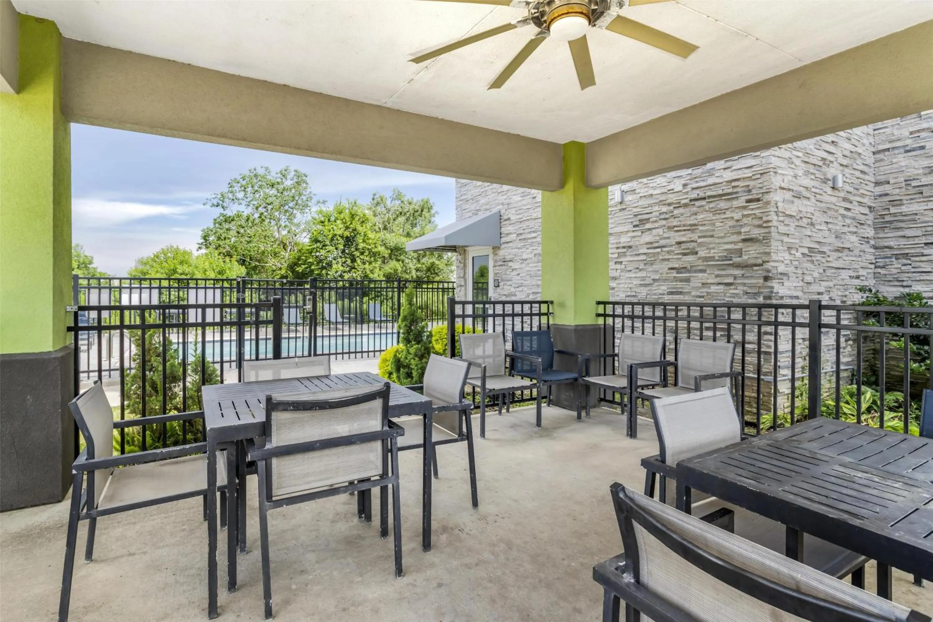 Property building in Best Western Plus Mid County