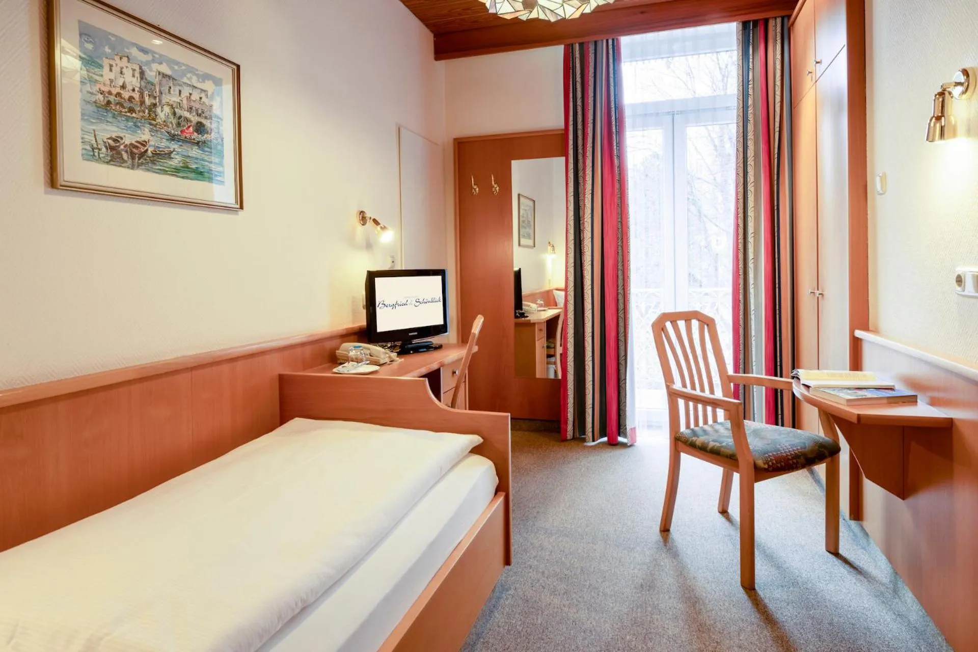 Photo of the whole room, Bed in Hotel Bergfried & Schönblick