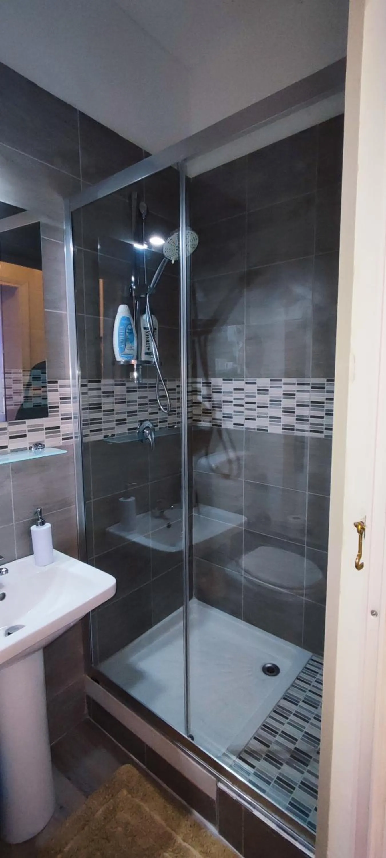 Shower in Etnea Gioeni House Suite