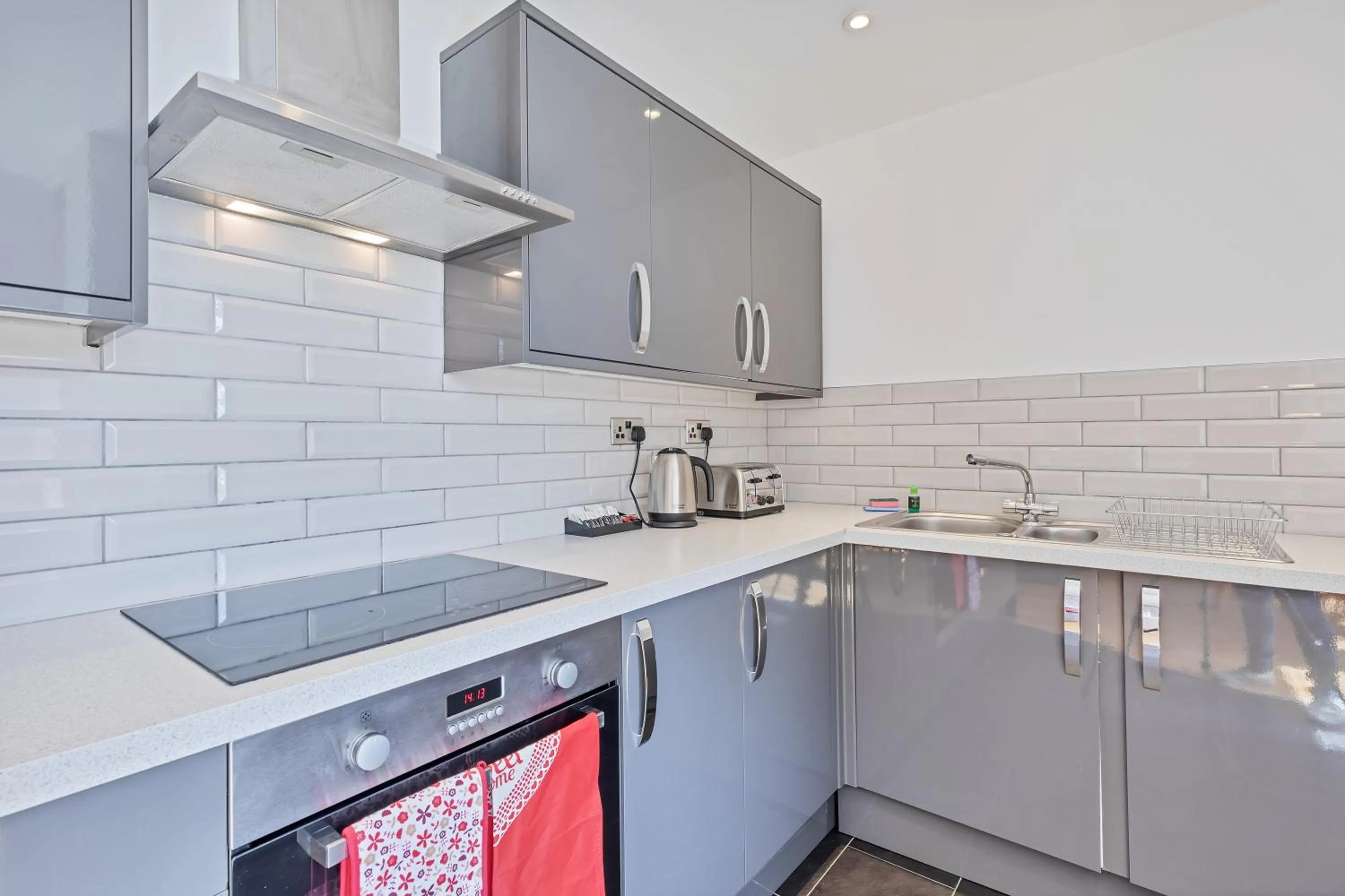 Coffee/tea facilities in Urban Heights - By My Getaways