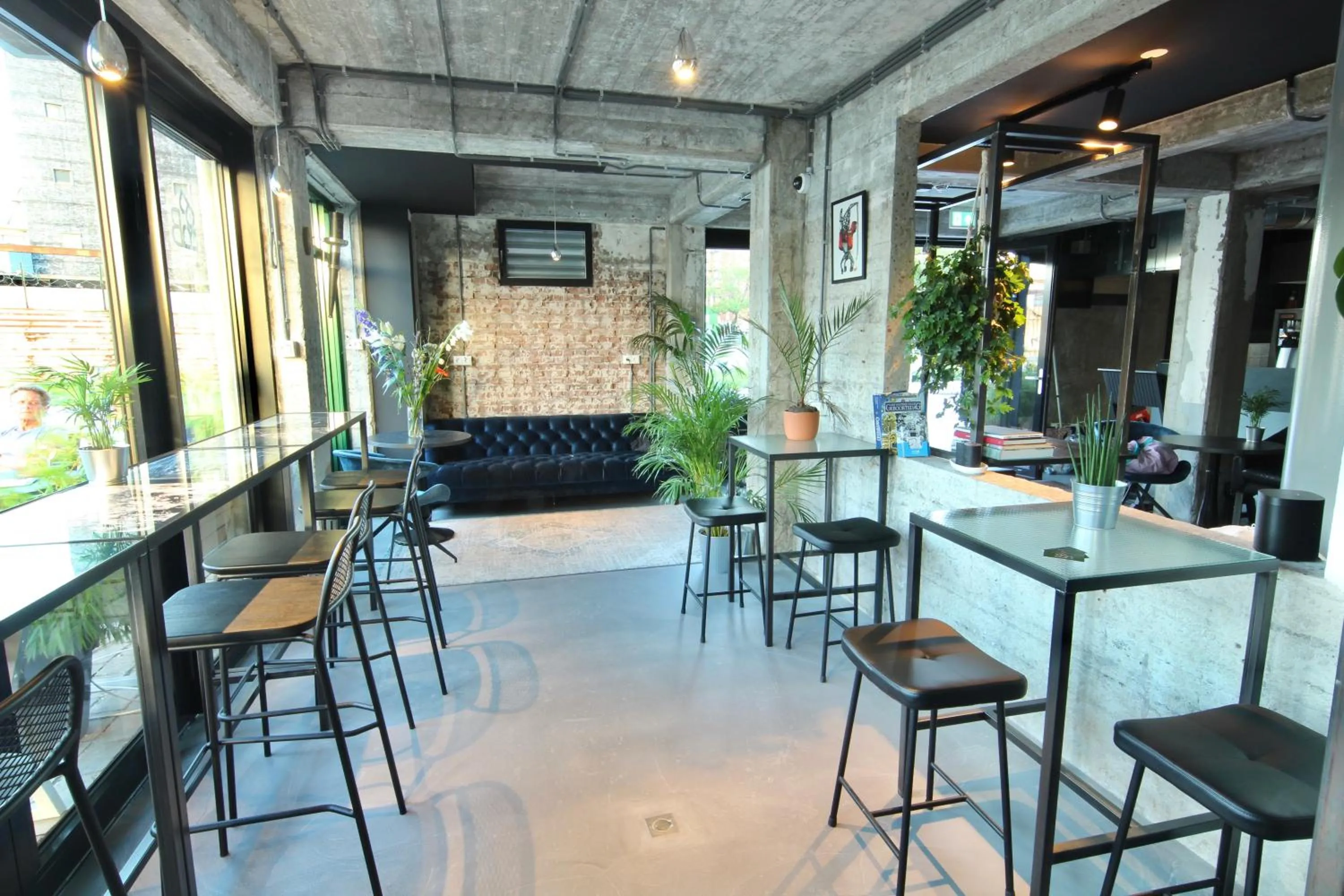 Restaurant/places to eat in Bed, Bites & Business Hotel Rotterdam