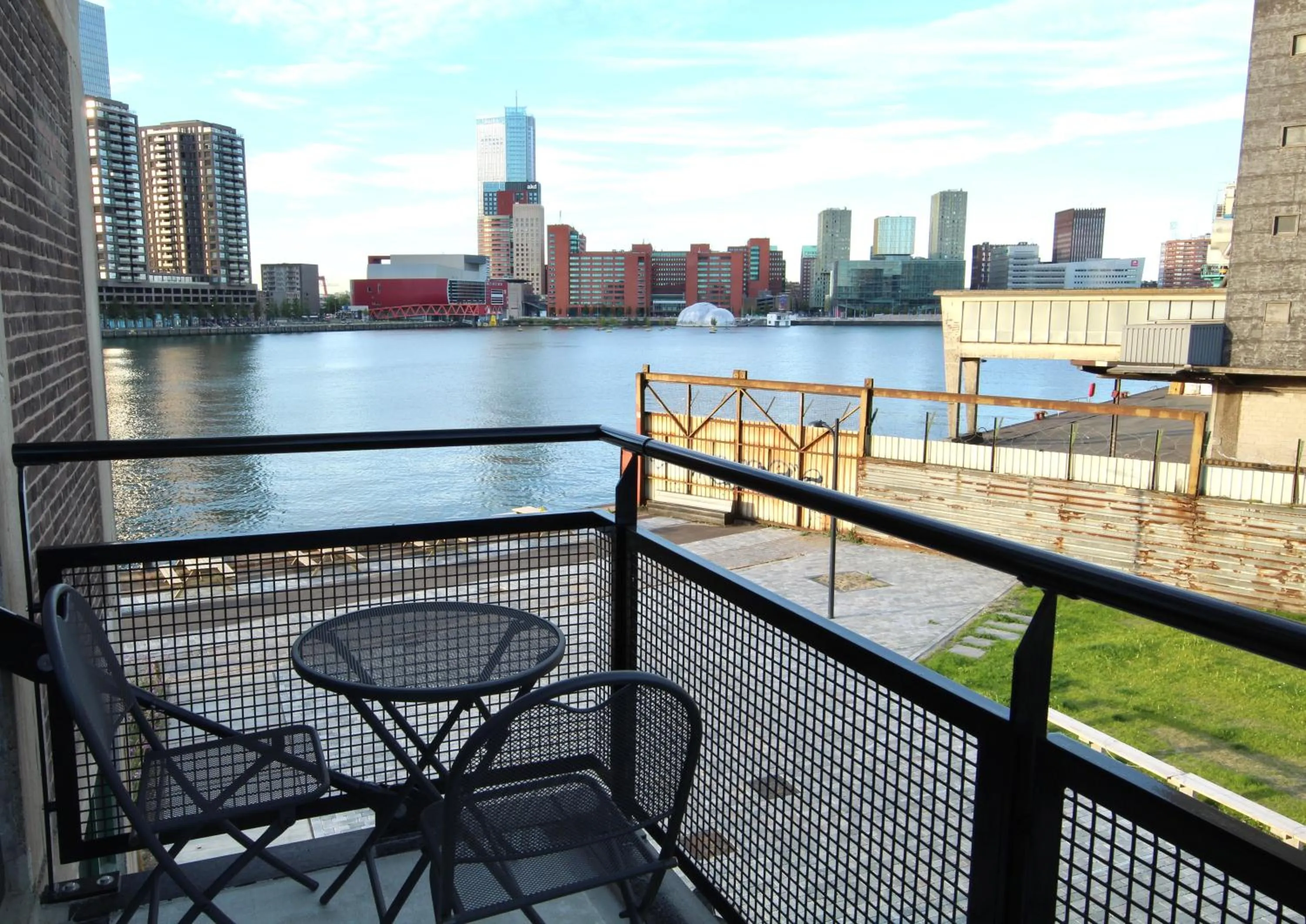 View (from property/room) in Bed, Bites & Business Hotel Rotterdam