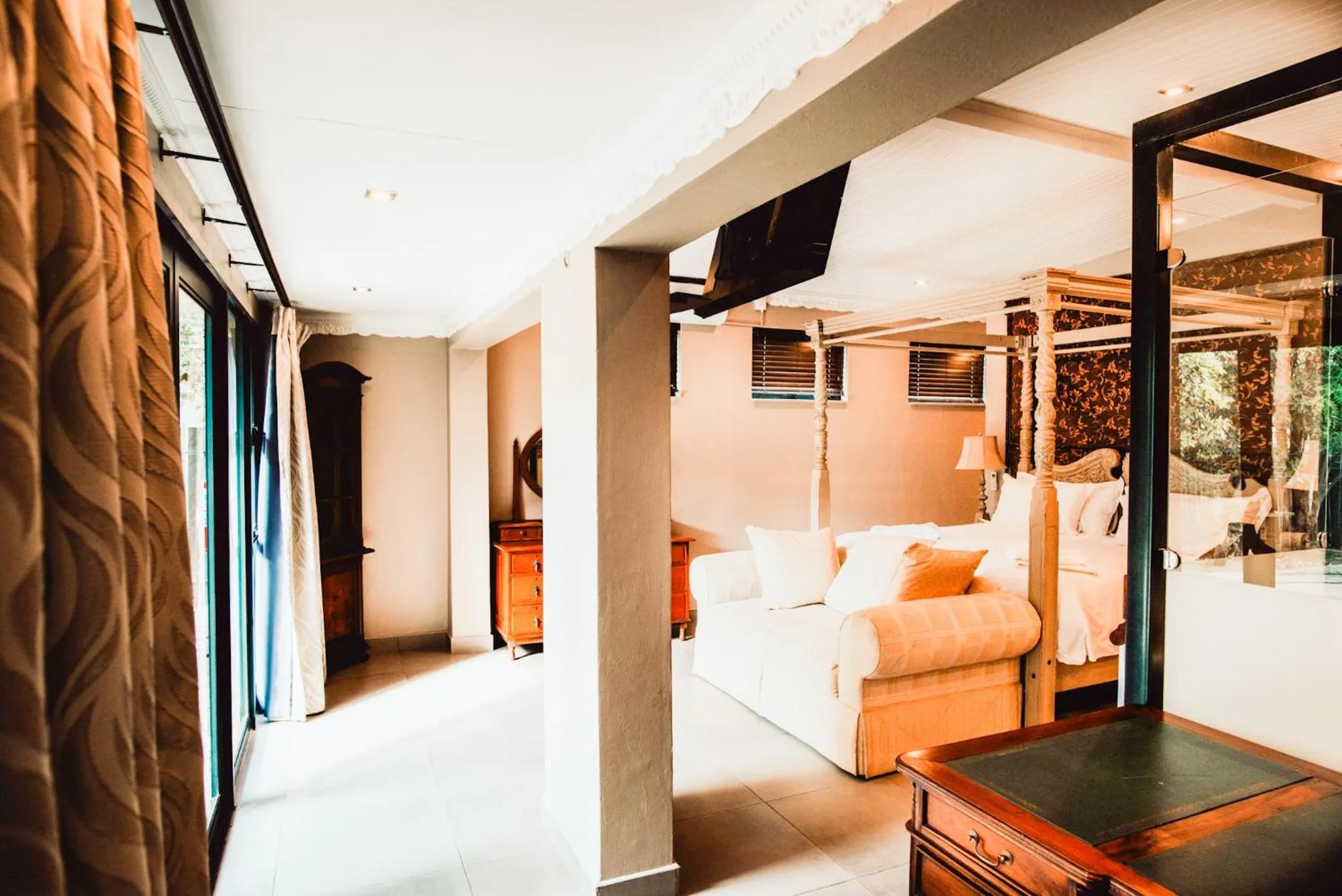 Living room, Bed in Le Grant Guesthhouse