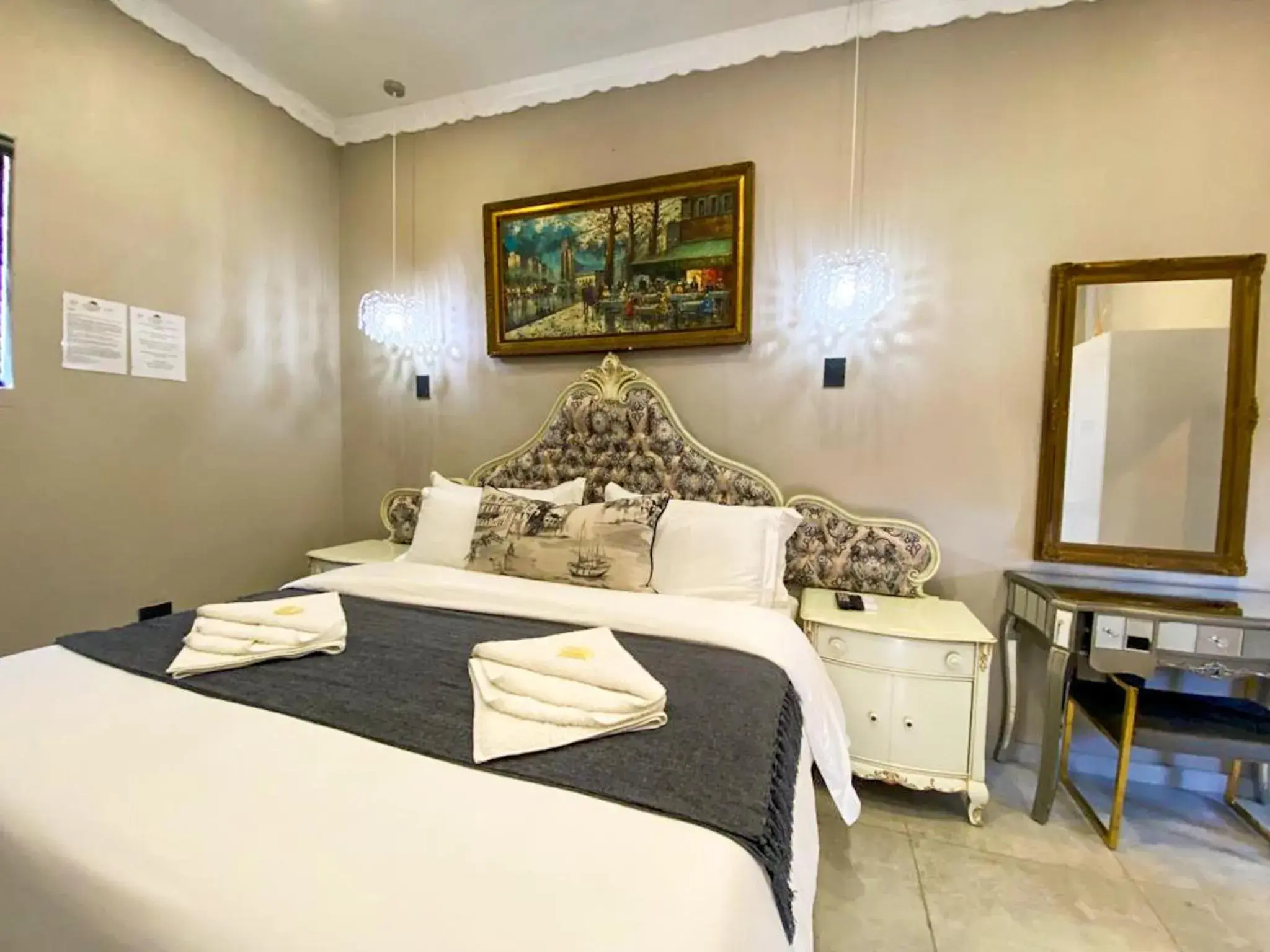 Deluxe King Room - single occupancy in Le Grant Guesthhouse Deluxe King Room - single occupancy in Le Grant Guesthhouse