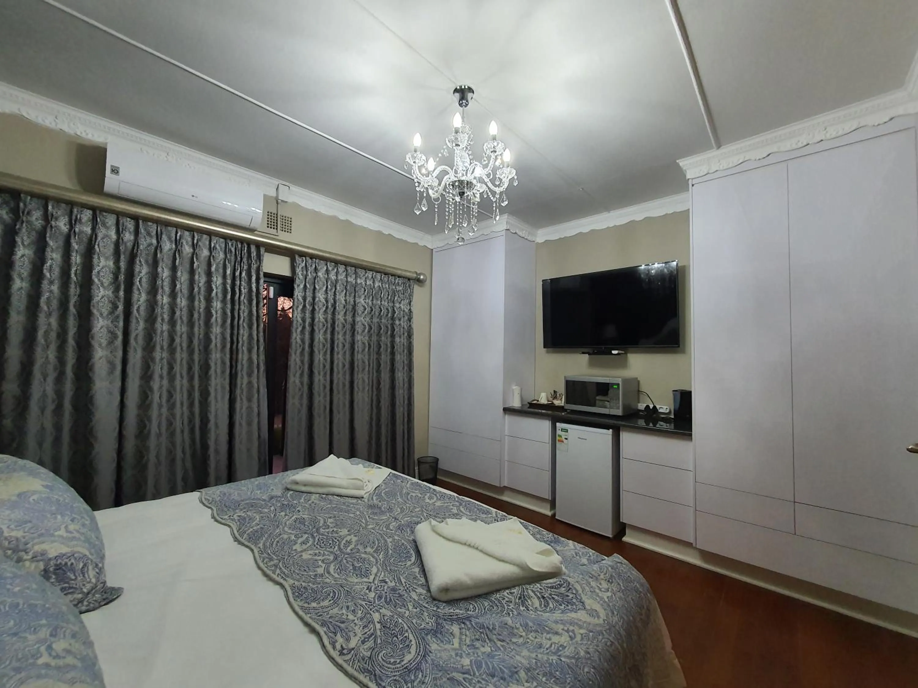 TV and multimedia, Bed in Le Grant Guesthhouse