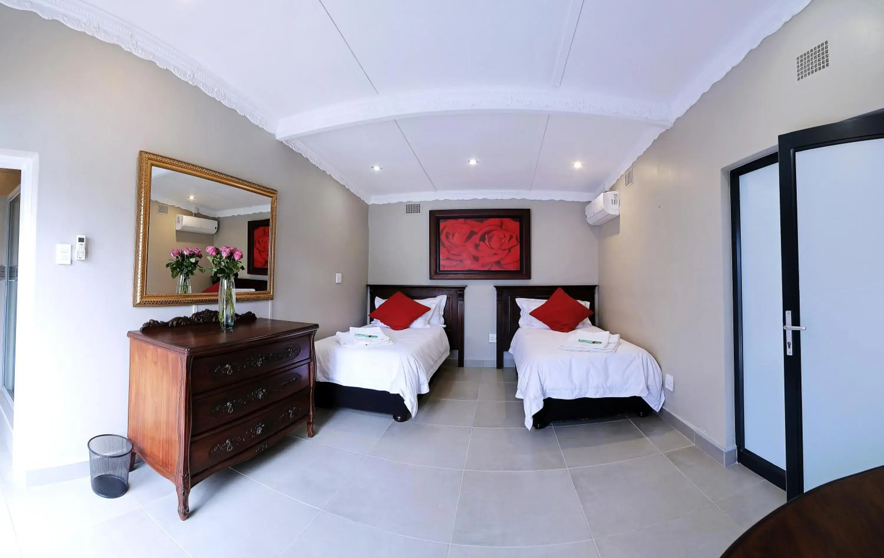 Double Room - single occupancy in Le Grant Guesthhouse Double Room - single occupancy in Le Grant Guesthhouse