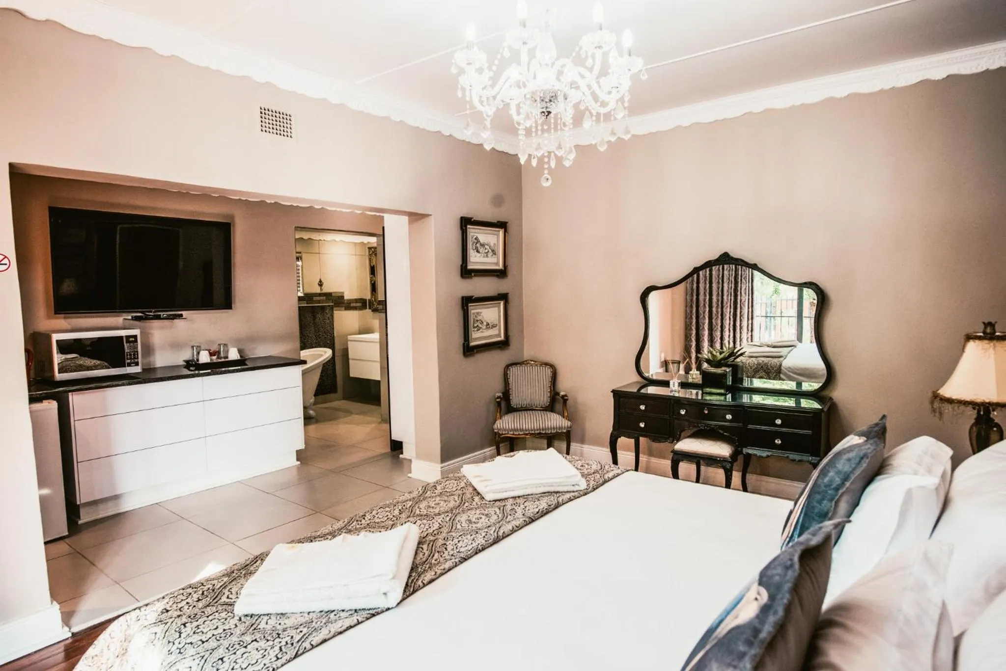 TV and multimedia, Bed in Le Grant Guesthhouse