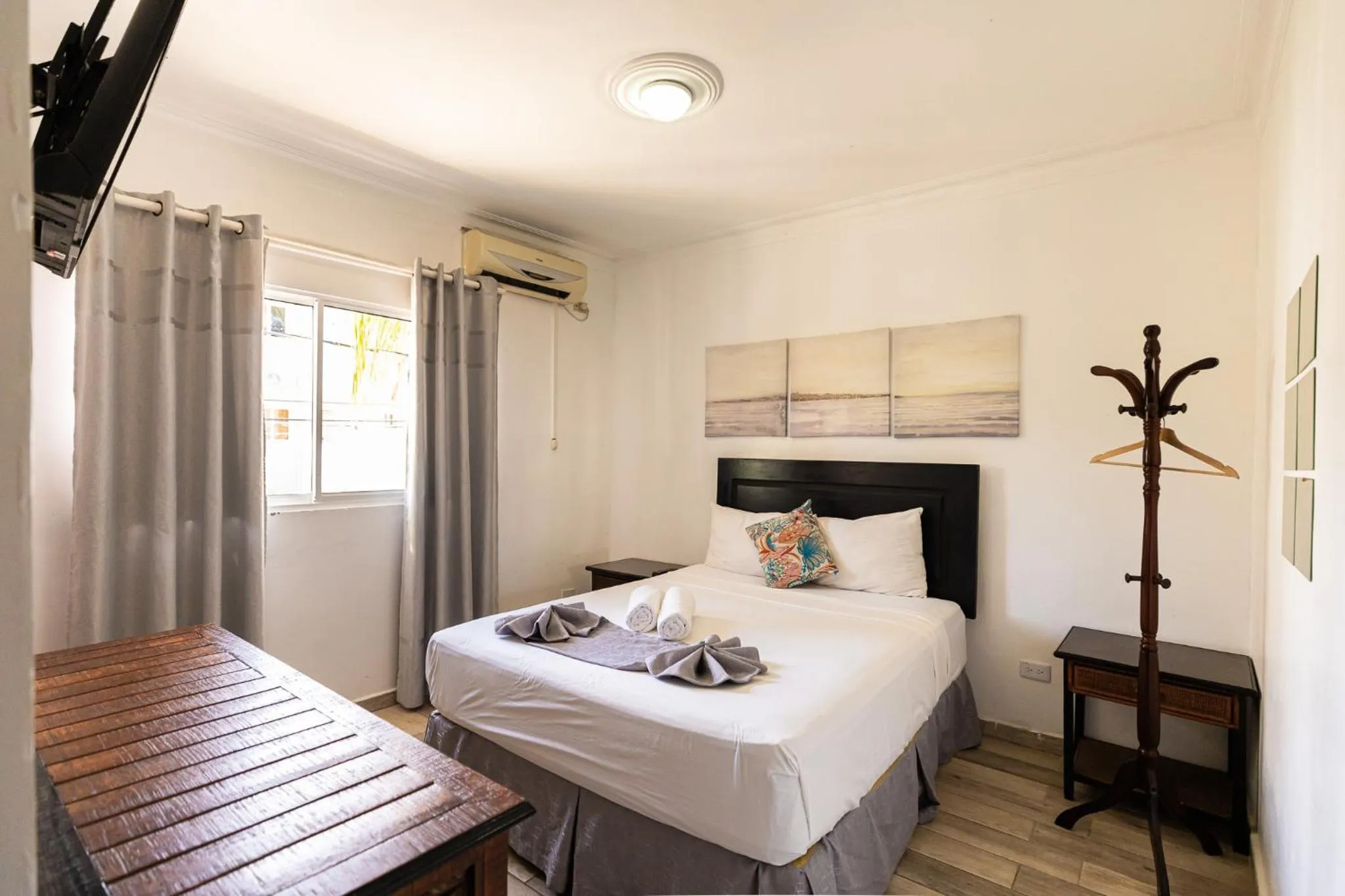 TV and multimedia, Bed in Hotel Las Rosas de Punta Cana