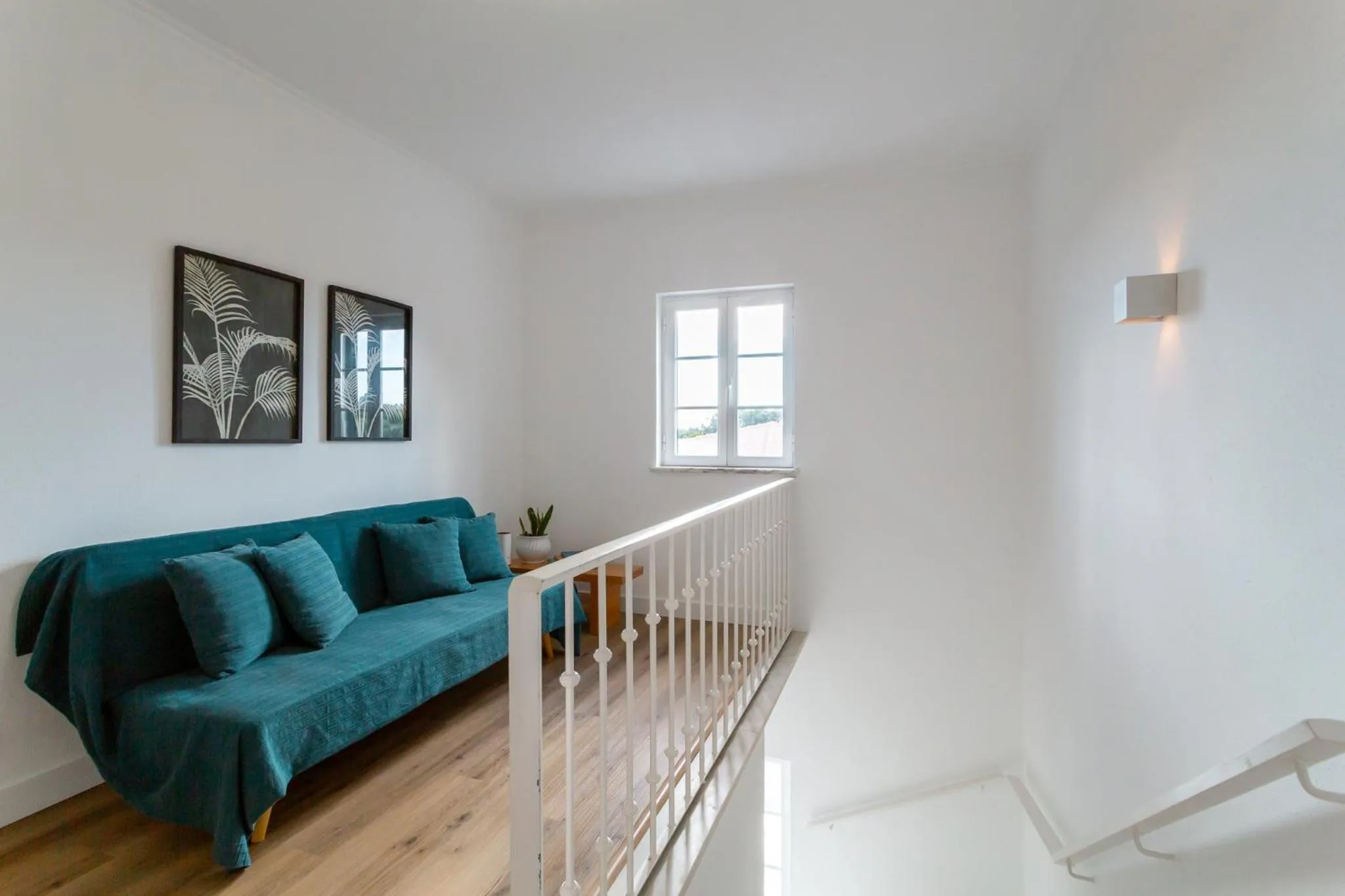 Seating area in Moro's Friends House - Cascais