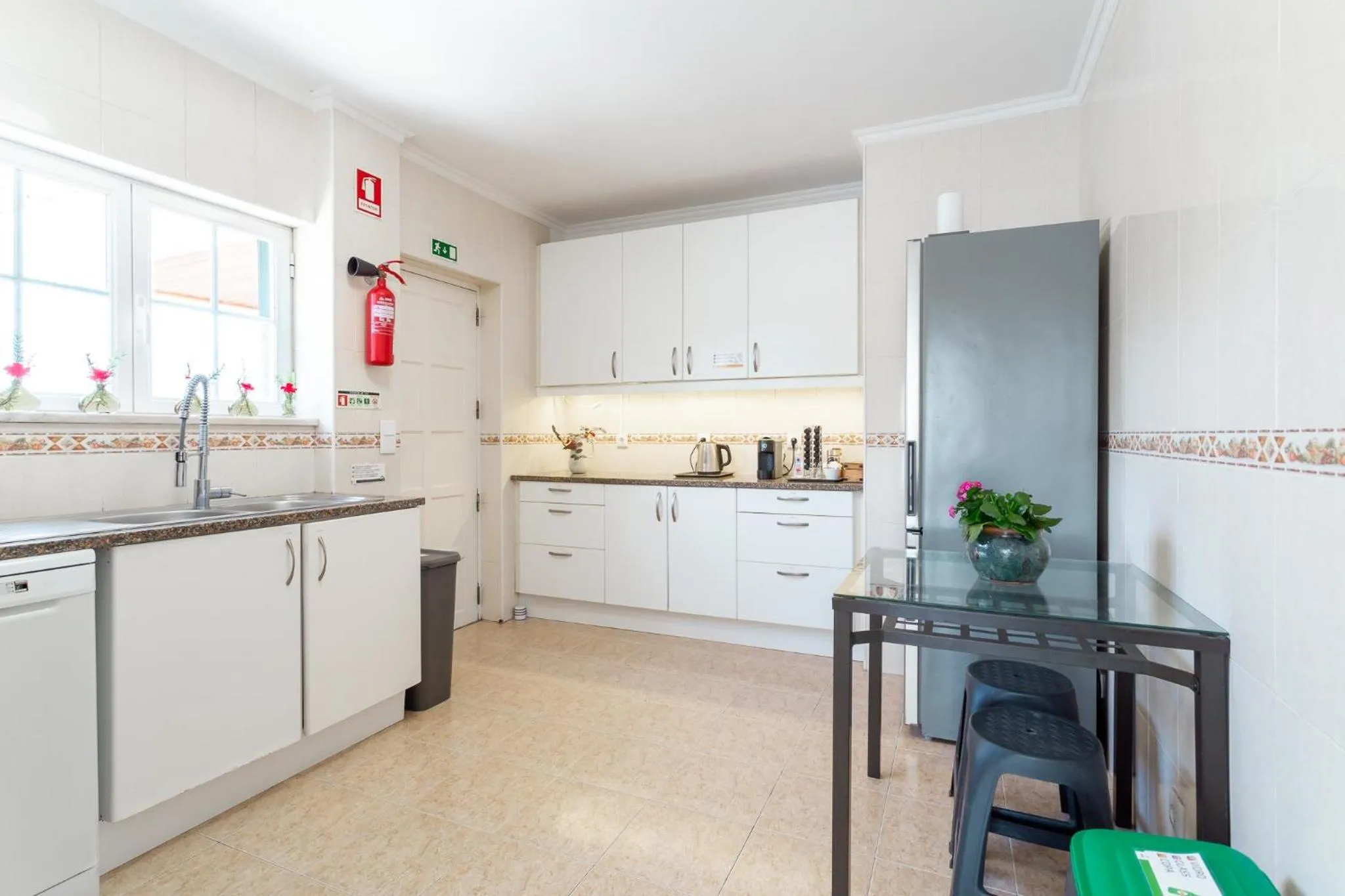 Kitchen or kitchenette in Moro's Friends House - Cascais