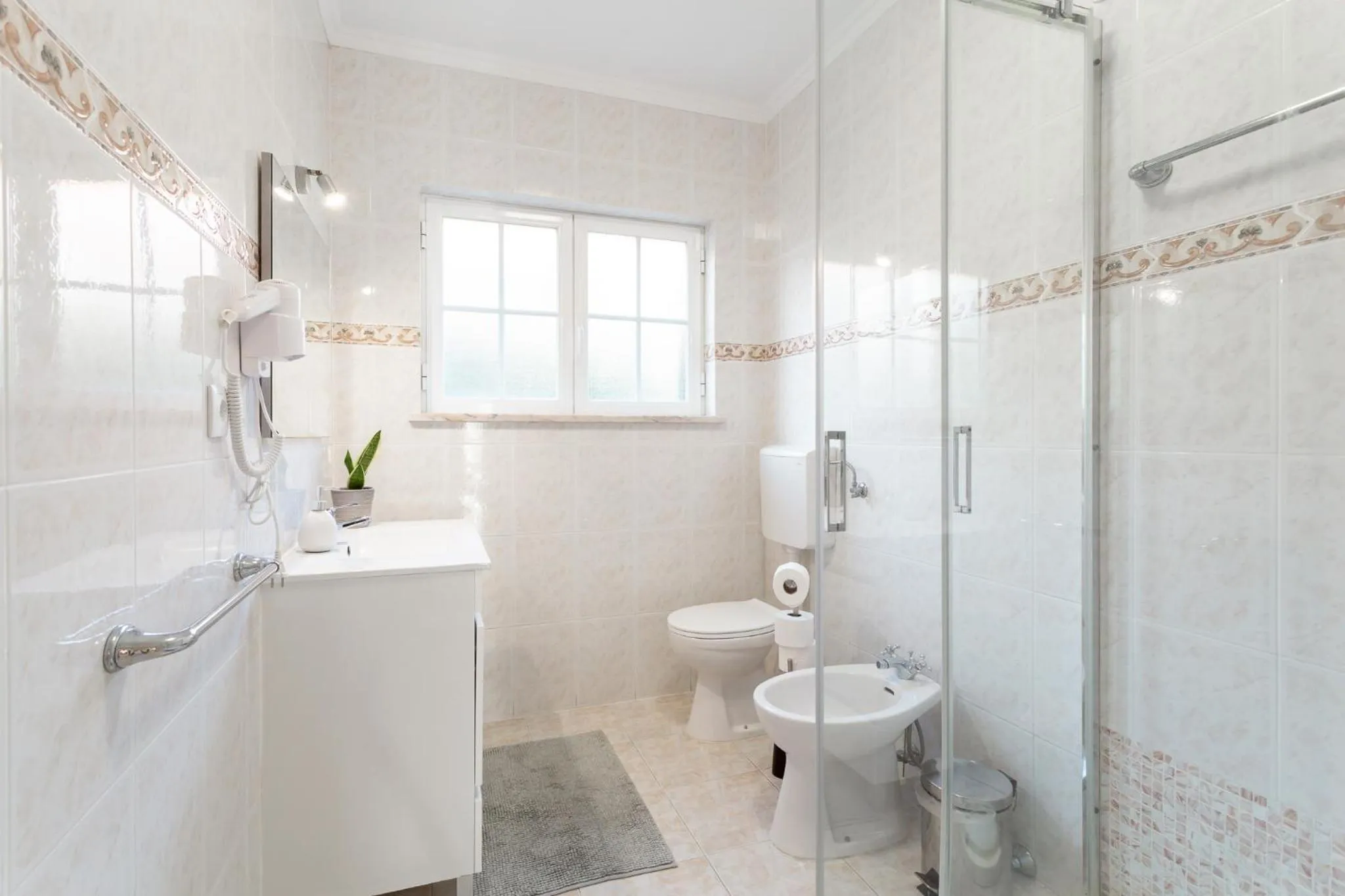 Bathroom in Moro's Friends House - Cascais