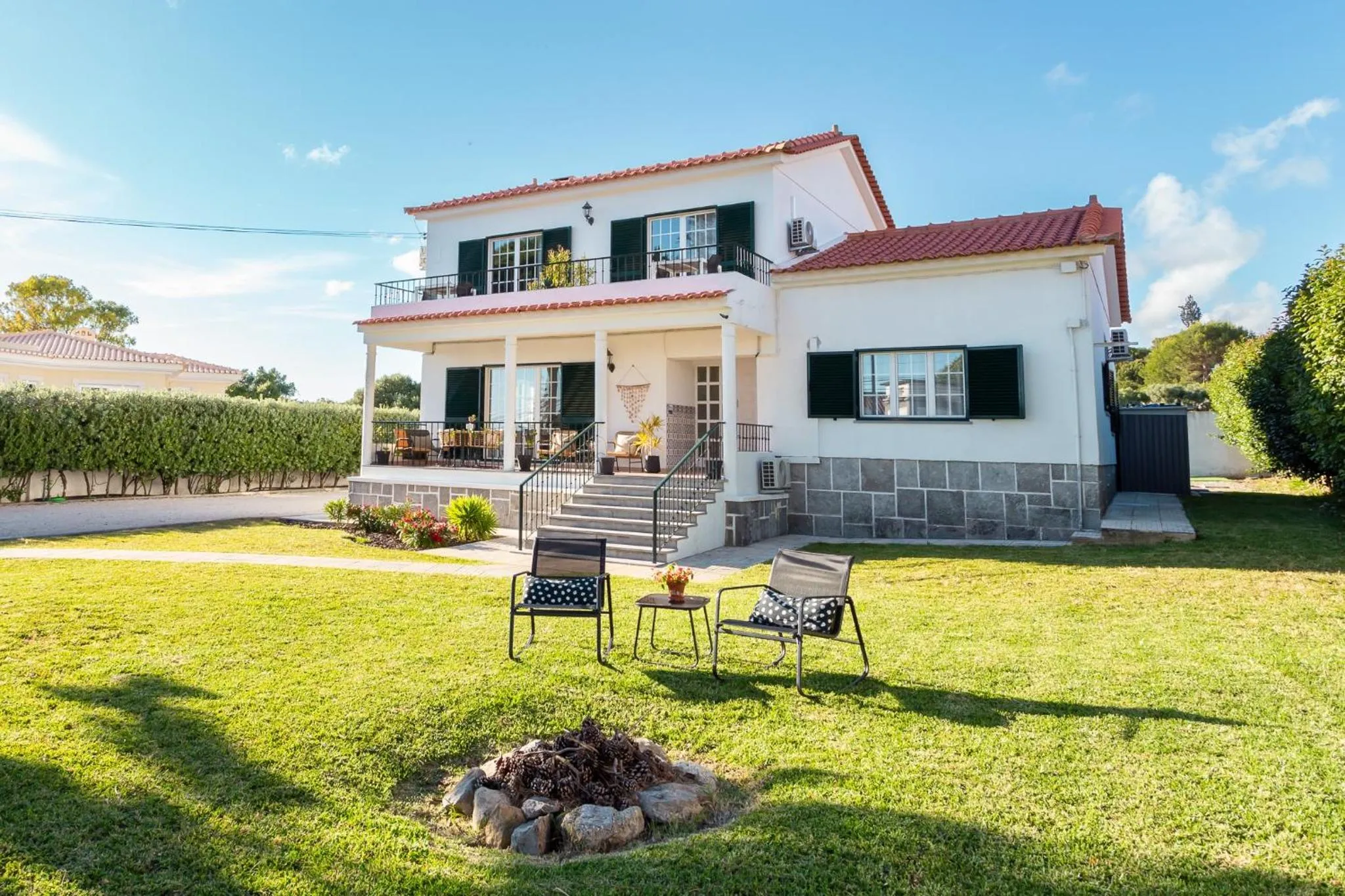 Facade/entrance in Moro's Friends House - Cascais