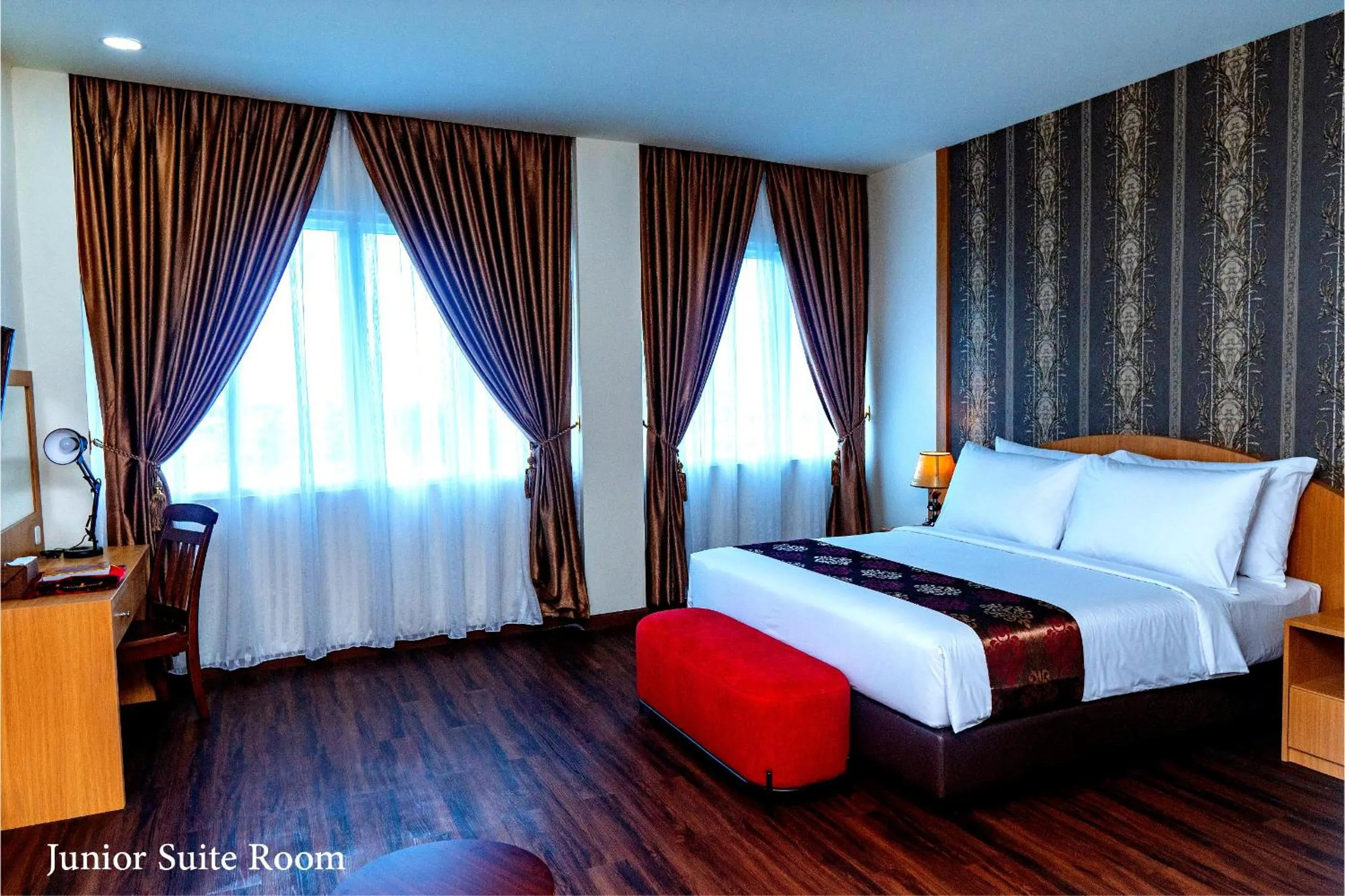 Bed in Grand Bayu Hill Hotel