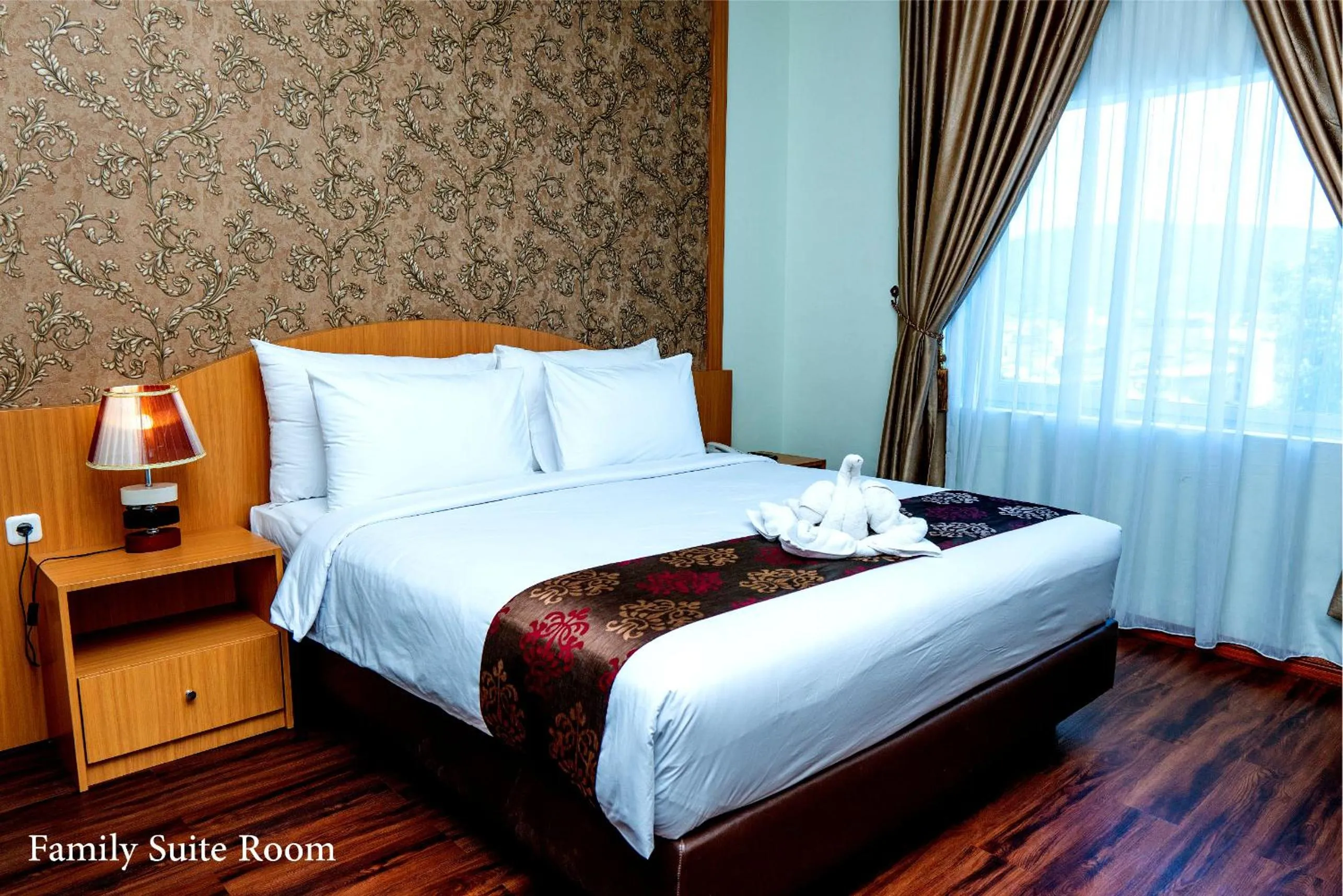 Bed in Grand Bayu Hill Hotel