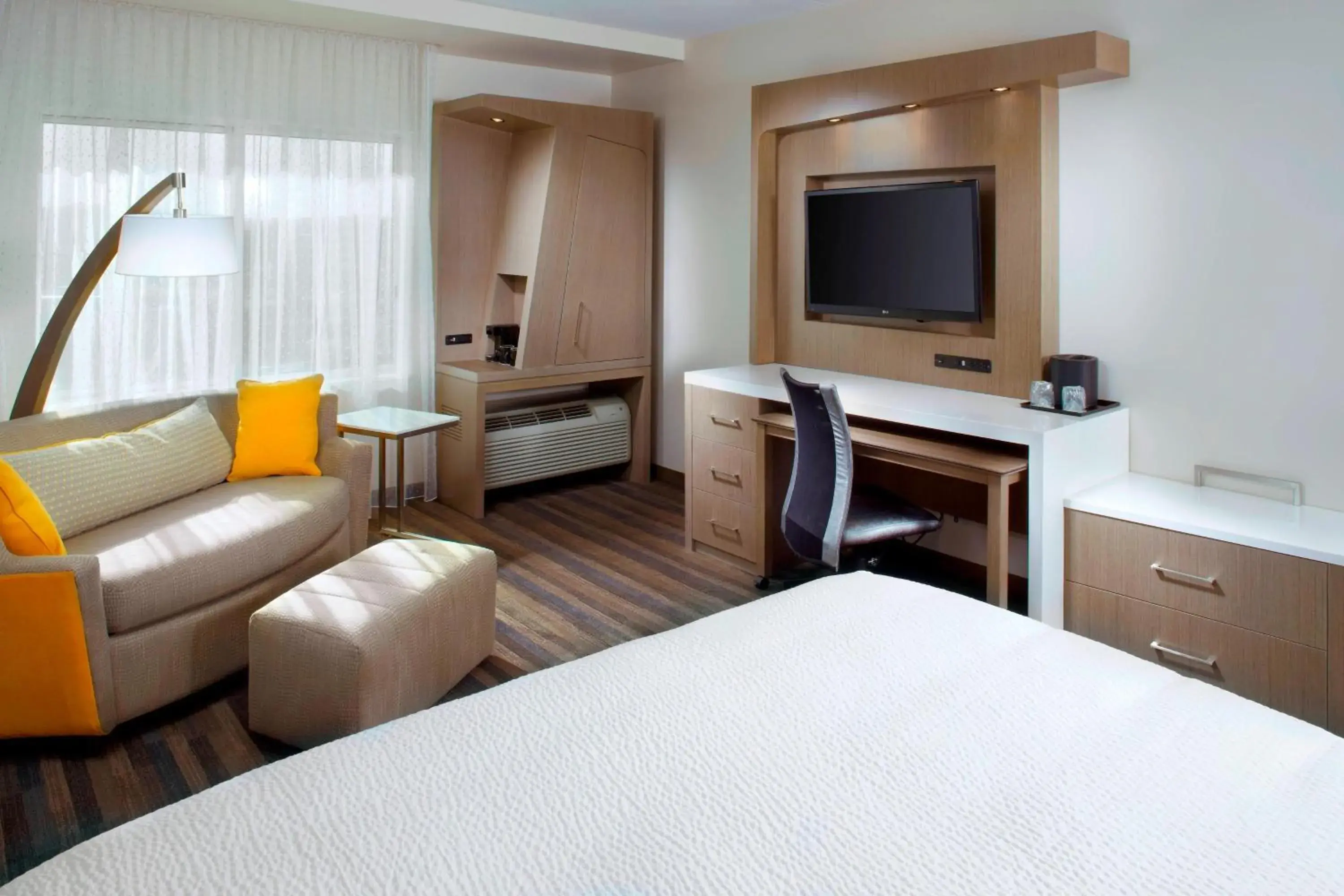 Large King Room with Private Sofa Bed - Hearing Accessible in Courtyard by Marriott Knoxville West/Bearden Large King Room with Private Sofa Bed - Hearing Accessible in Courtyard by Marriott Knoxville West/Bearden