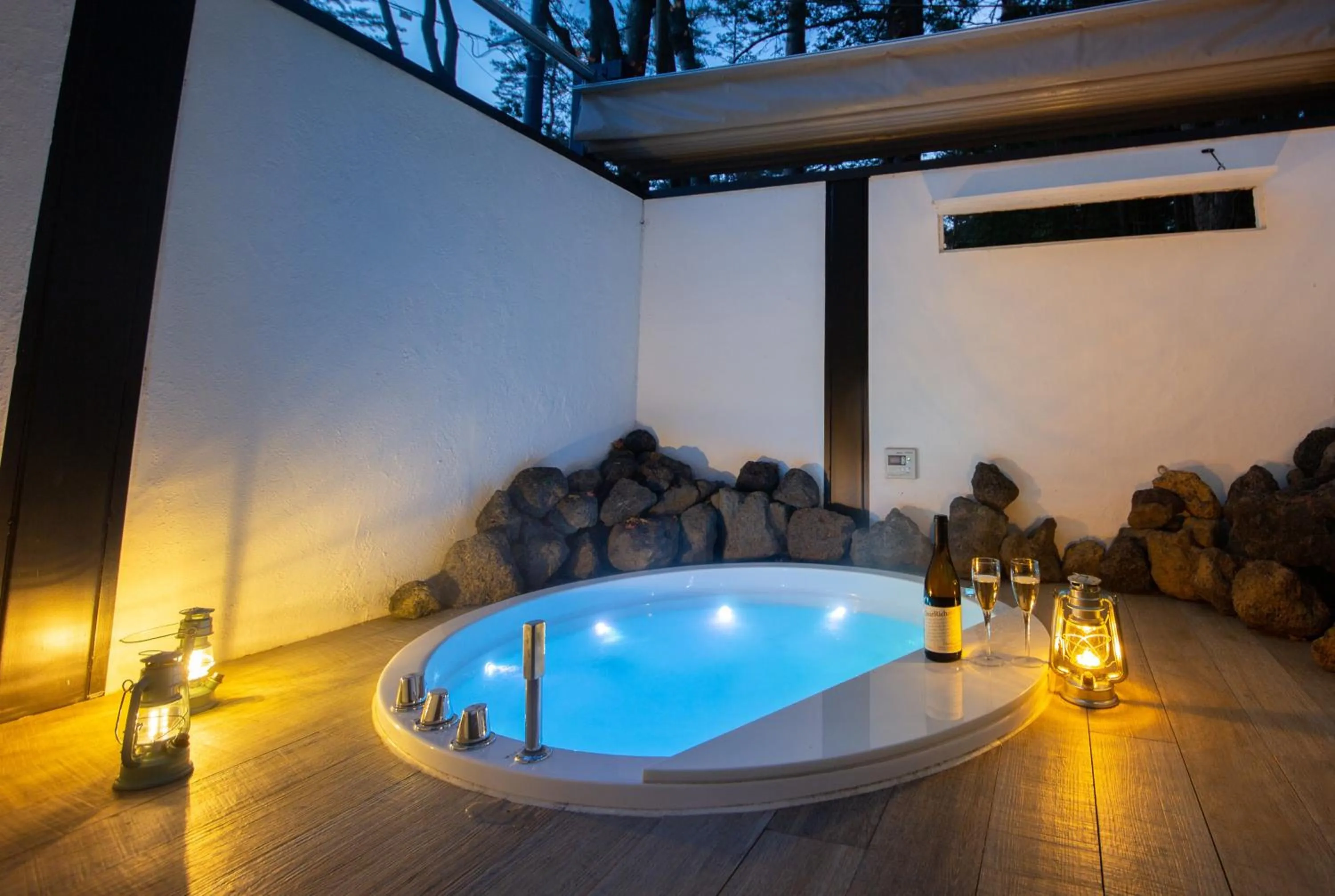 Hot Tub in HANZ OUTDOOR RESORT -formerly GLAMPING VILLA HANZ KAWAGUCHIKO