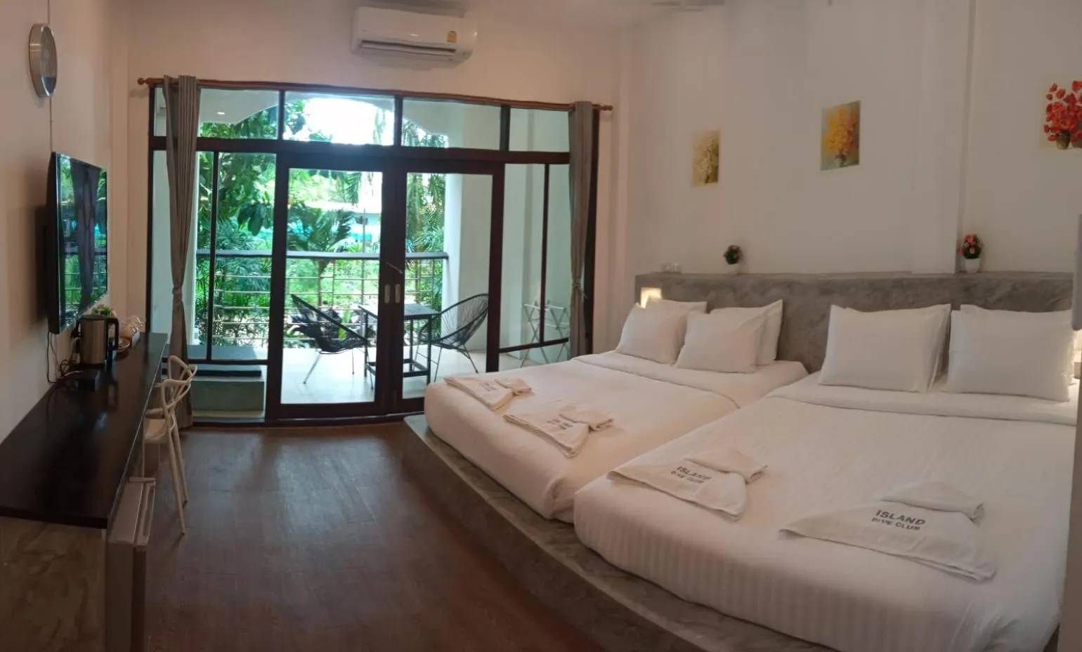 Bed in Island Dive Club