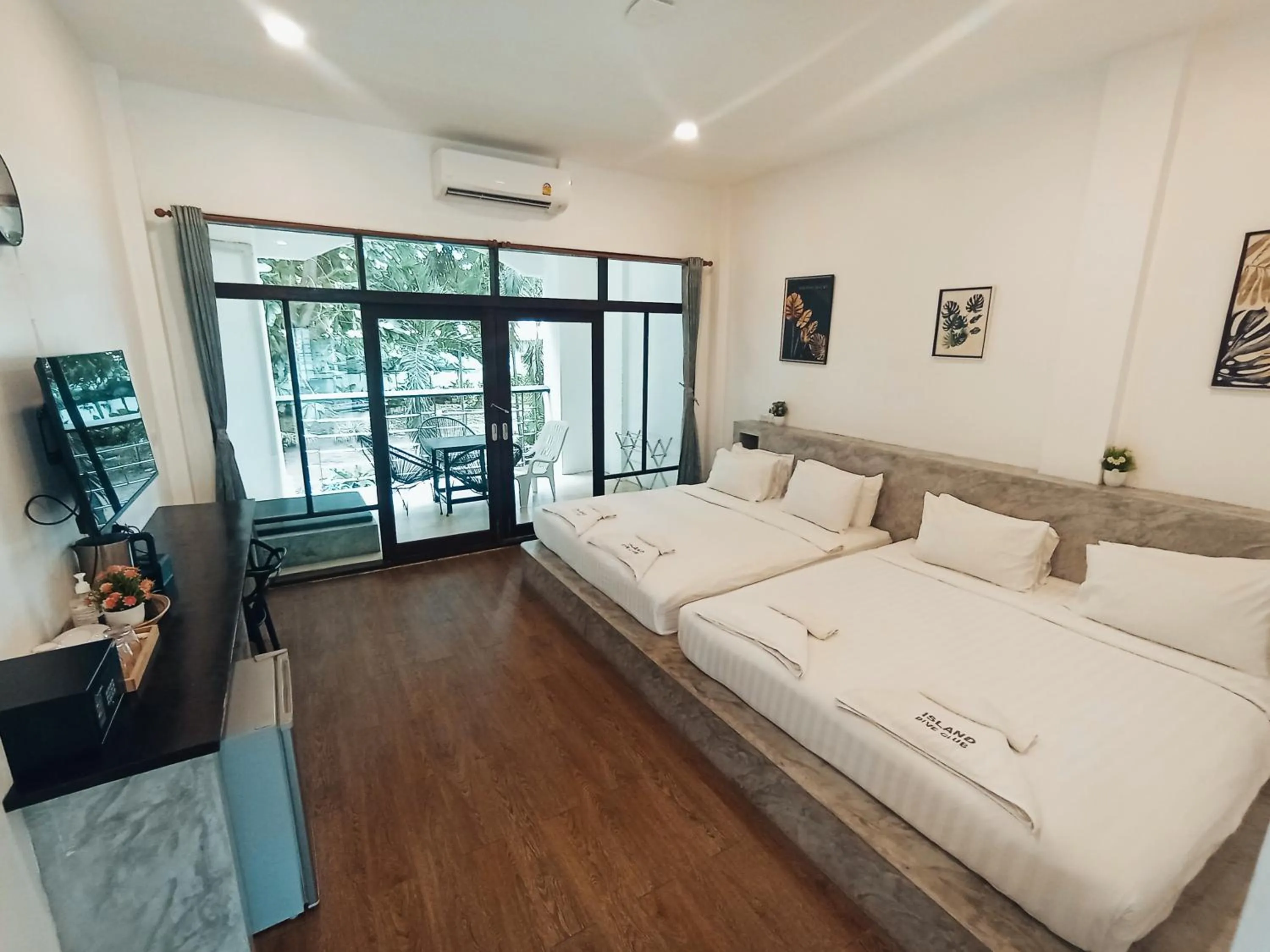 Bed in Island Dive Club