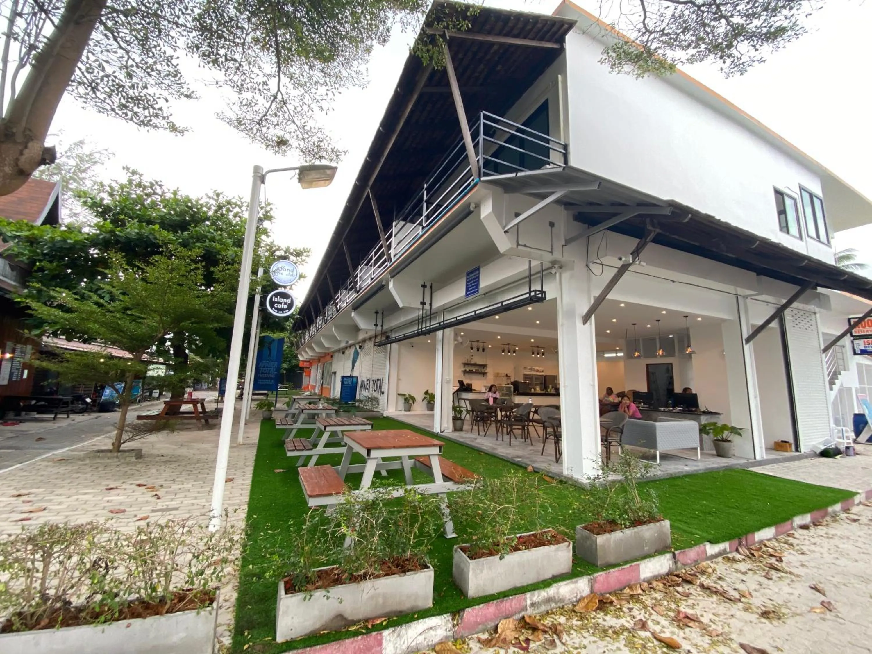 Property building in Island Dive Club