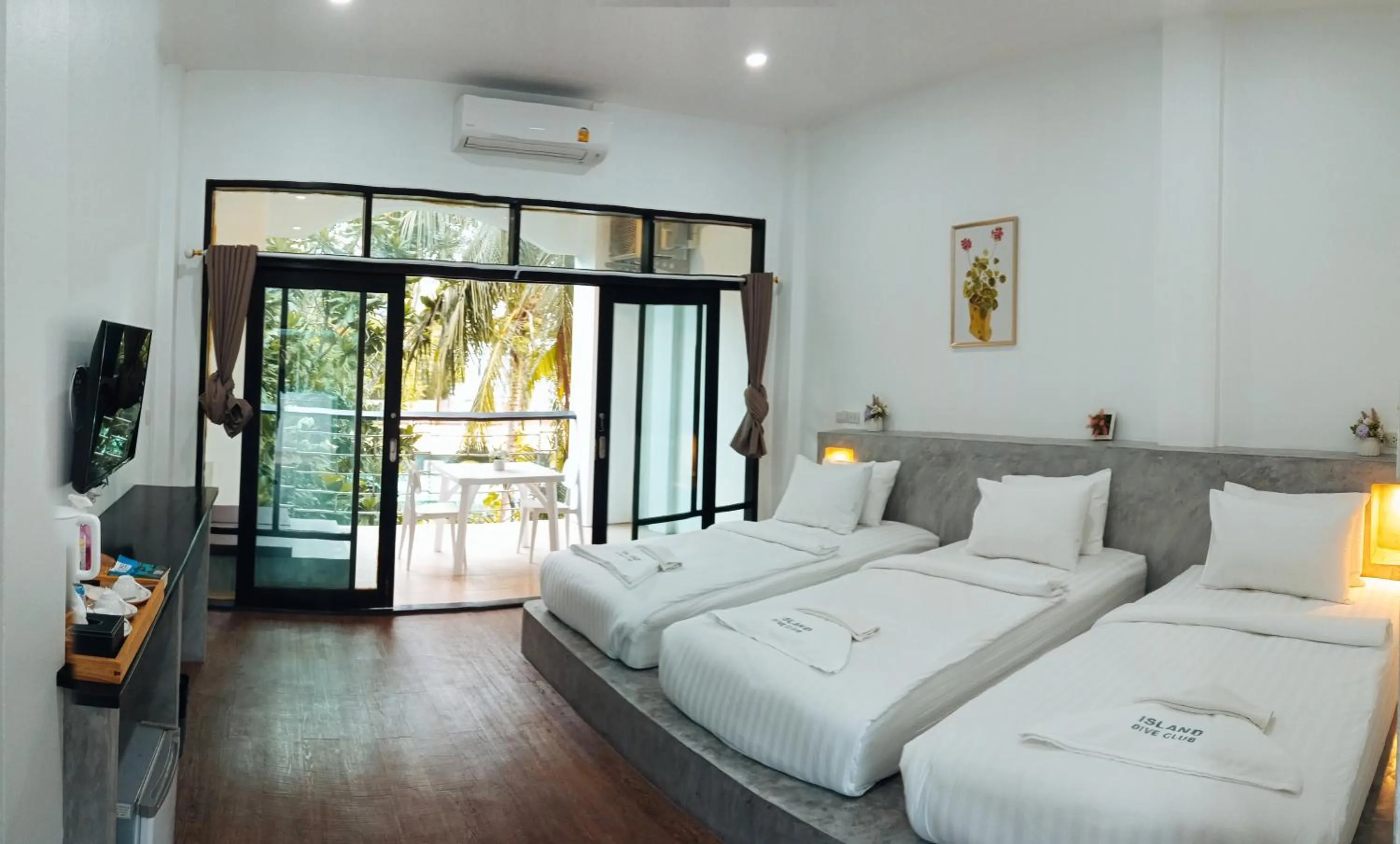 Bed in Island Dive Club