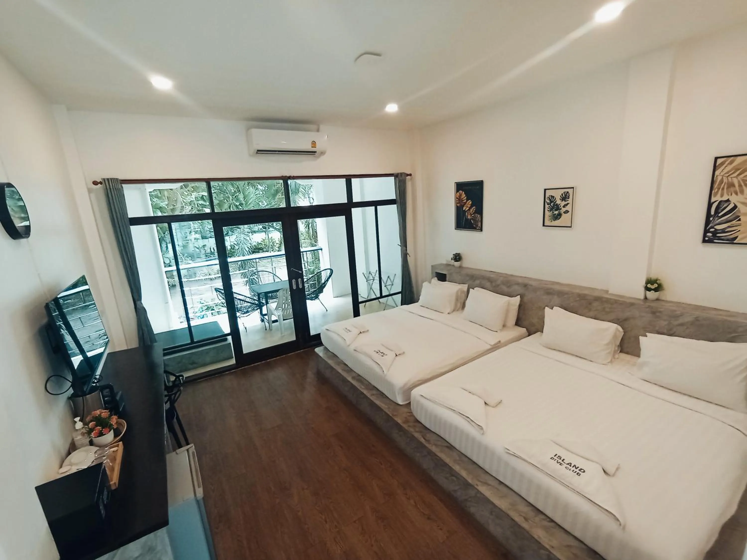 Bed in Island Dive Club