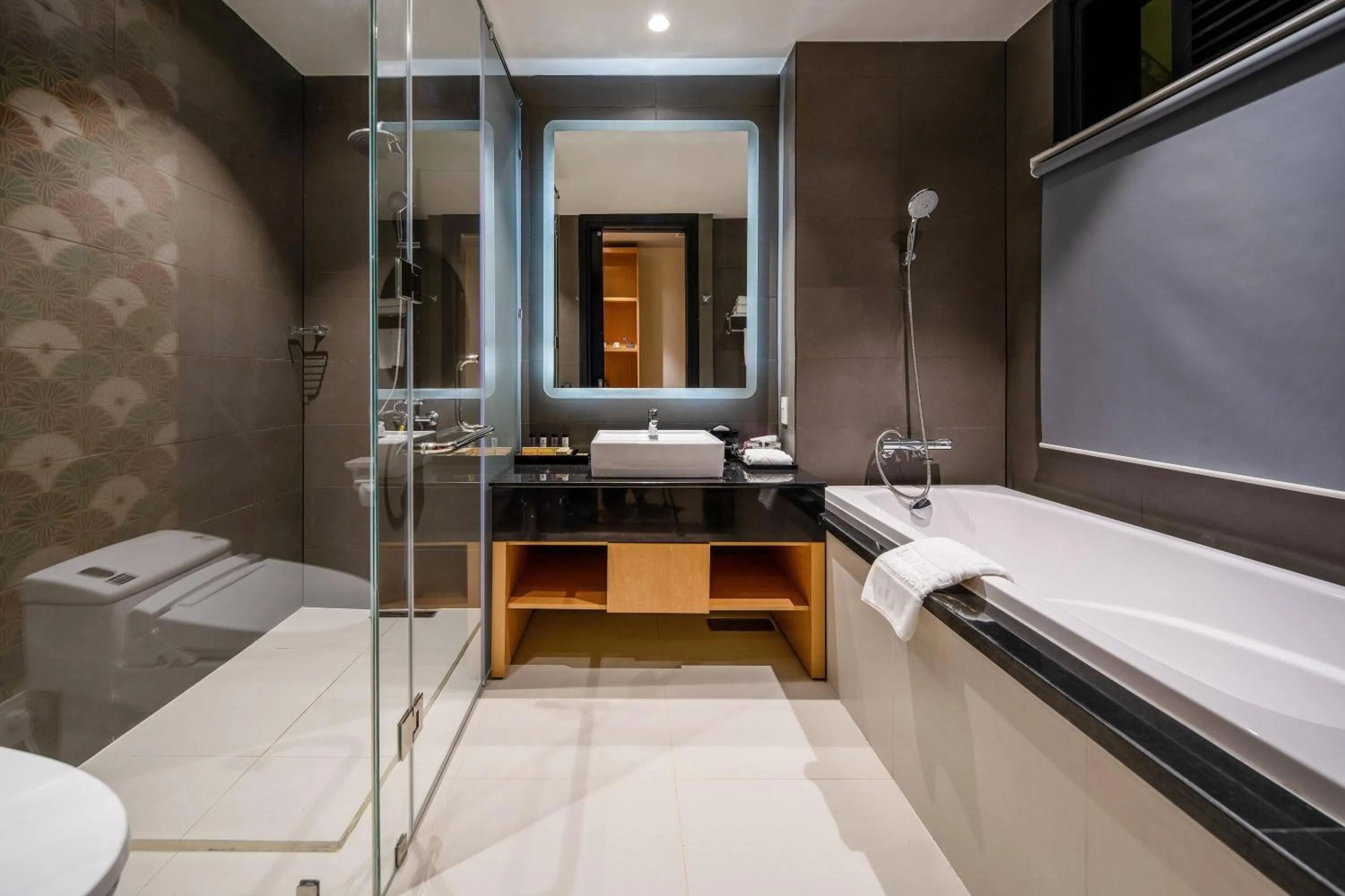 Bathroom, Bed in Da Nang - Mikazuki Japanese Resorts & Spa