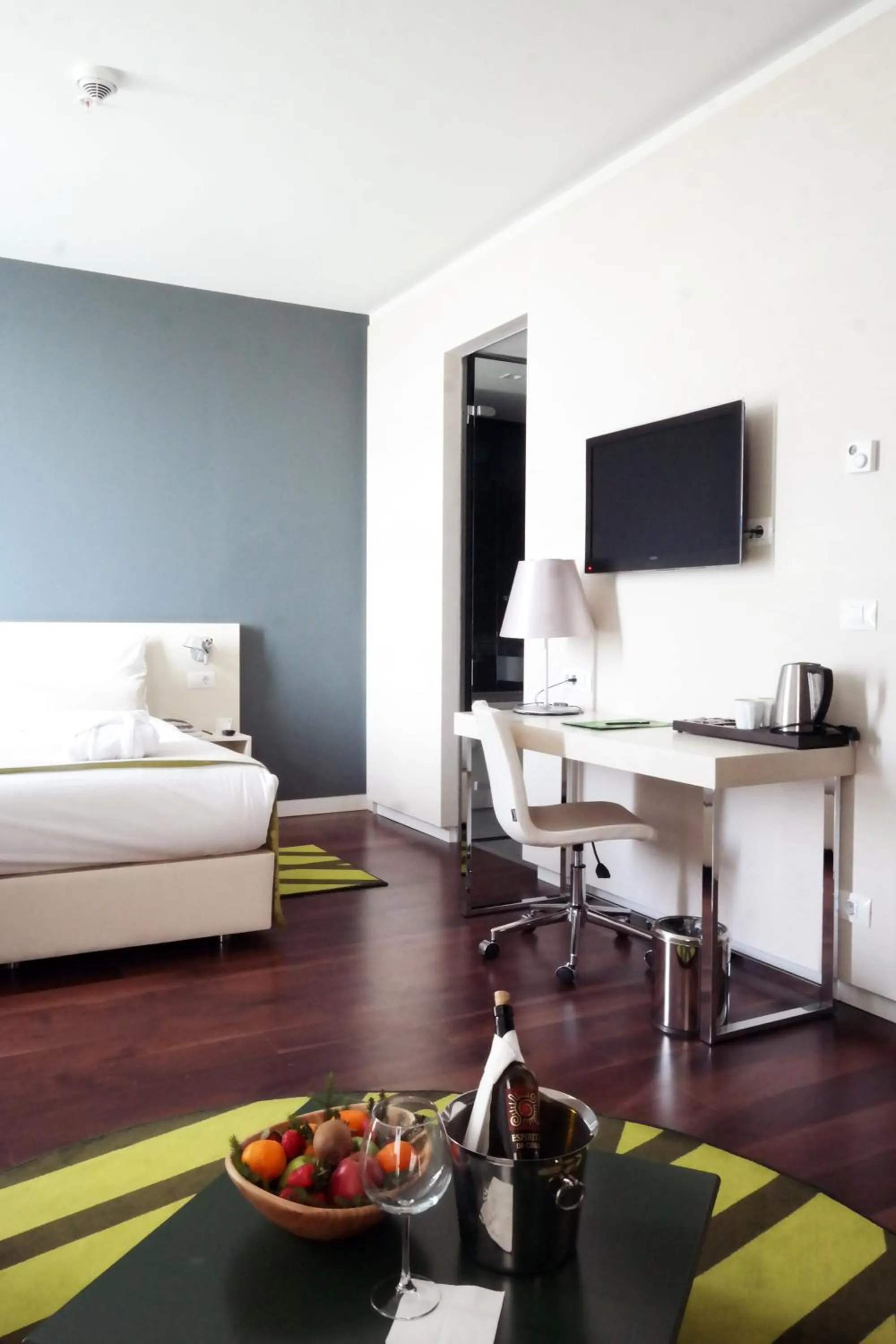 TV and multimedia in Workinn Hotel