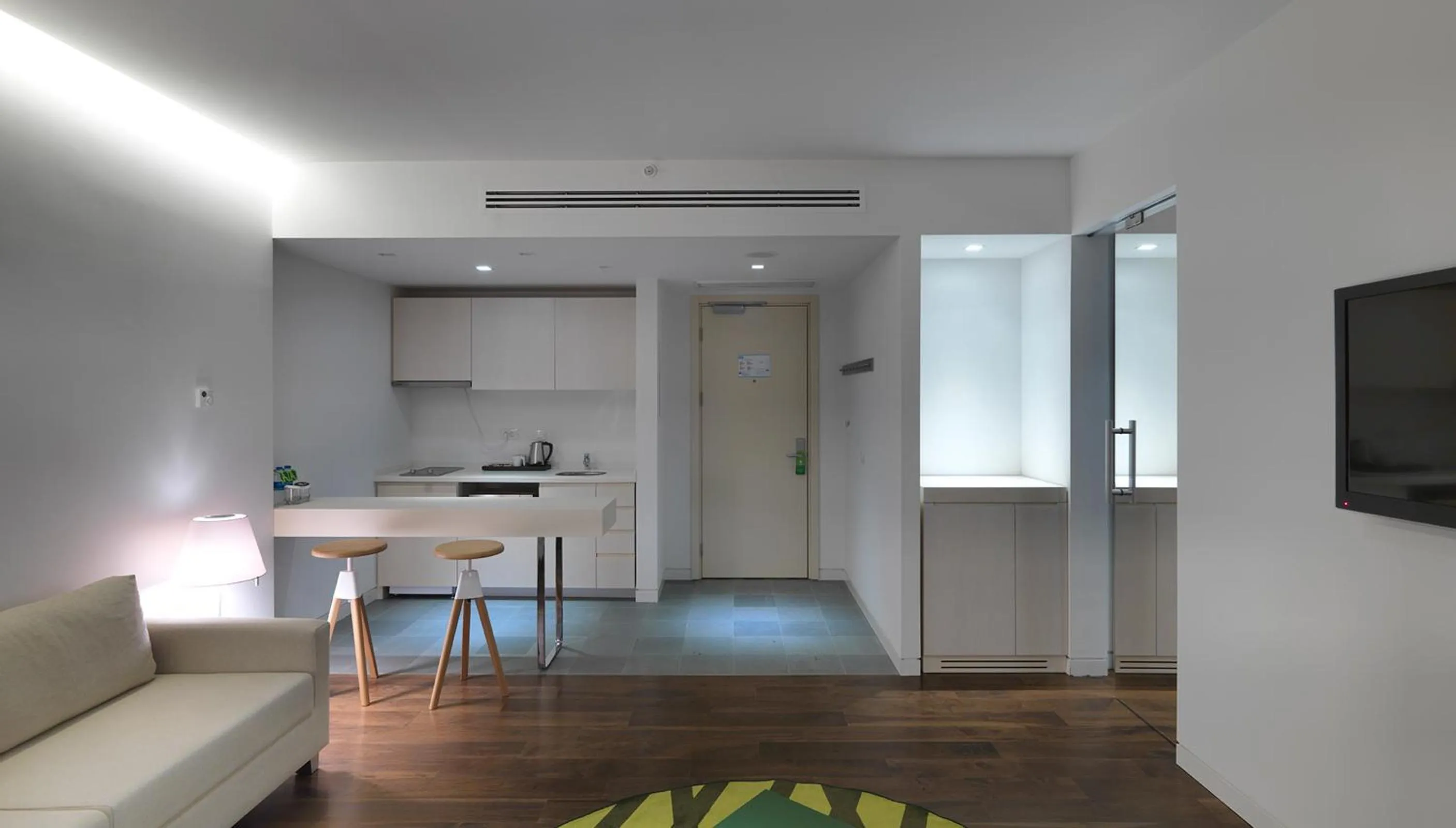 Shower in Workinn Hotel