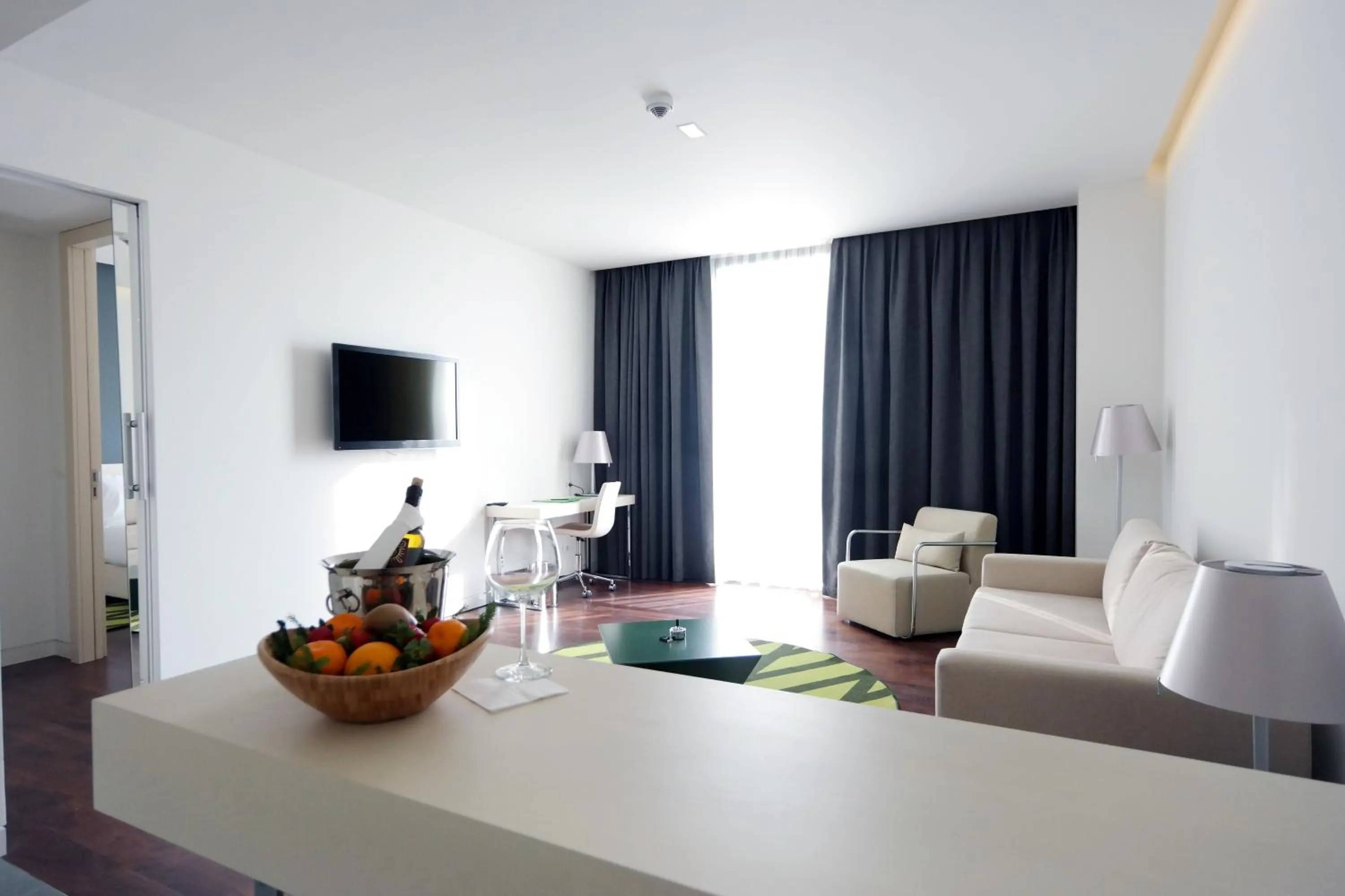 TV and multimedia in Workinn Hotel