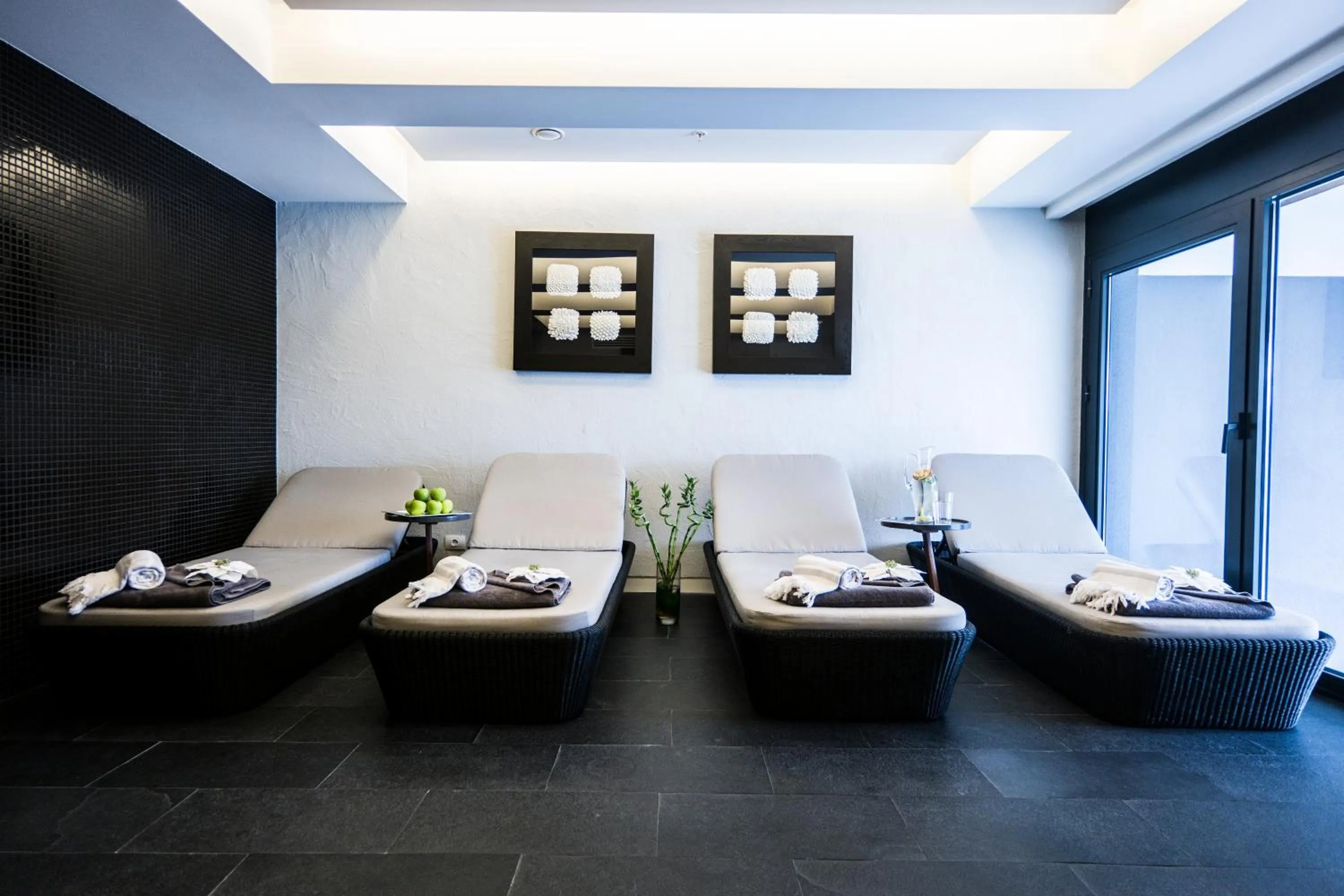 Steam room in Workinn Hotel