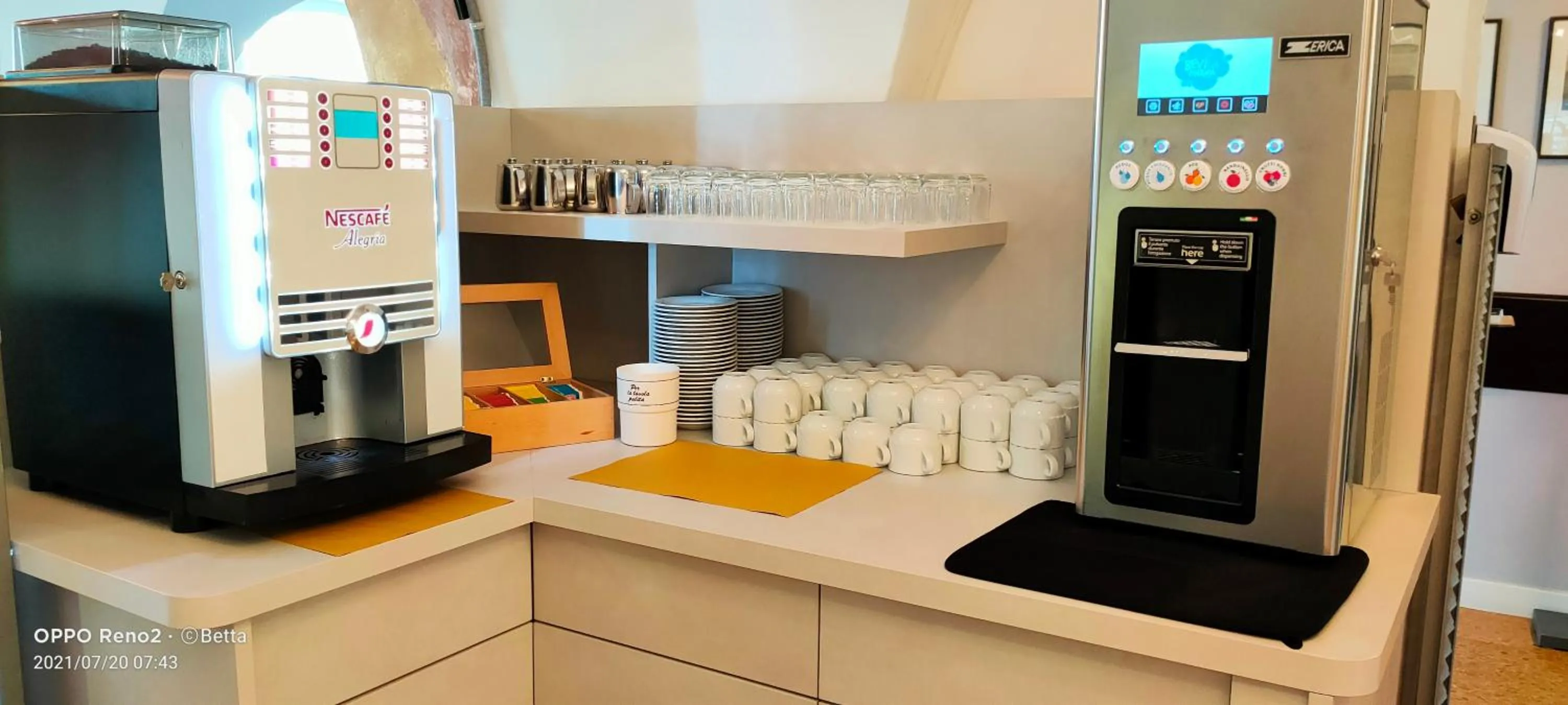 Coffee/tea facilities in Hotel Sirena