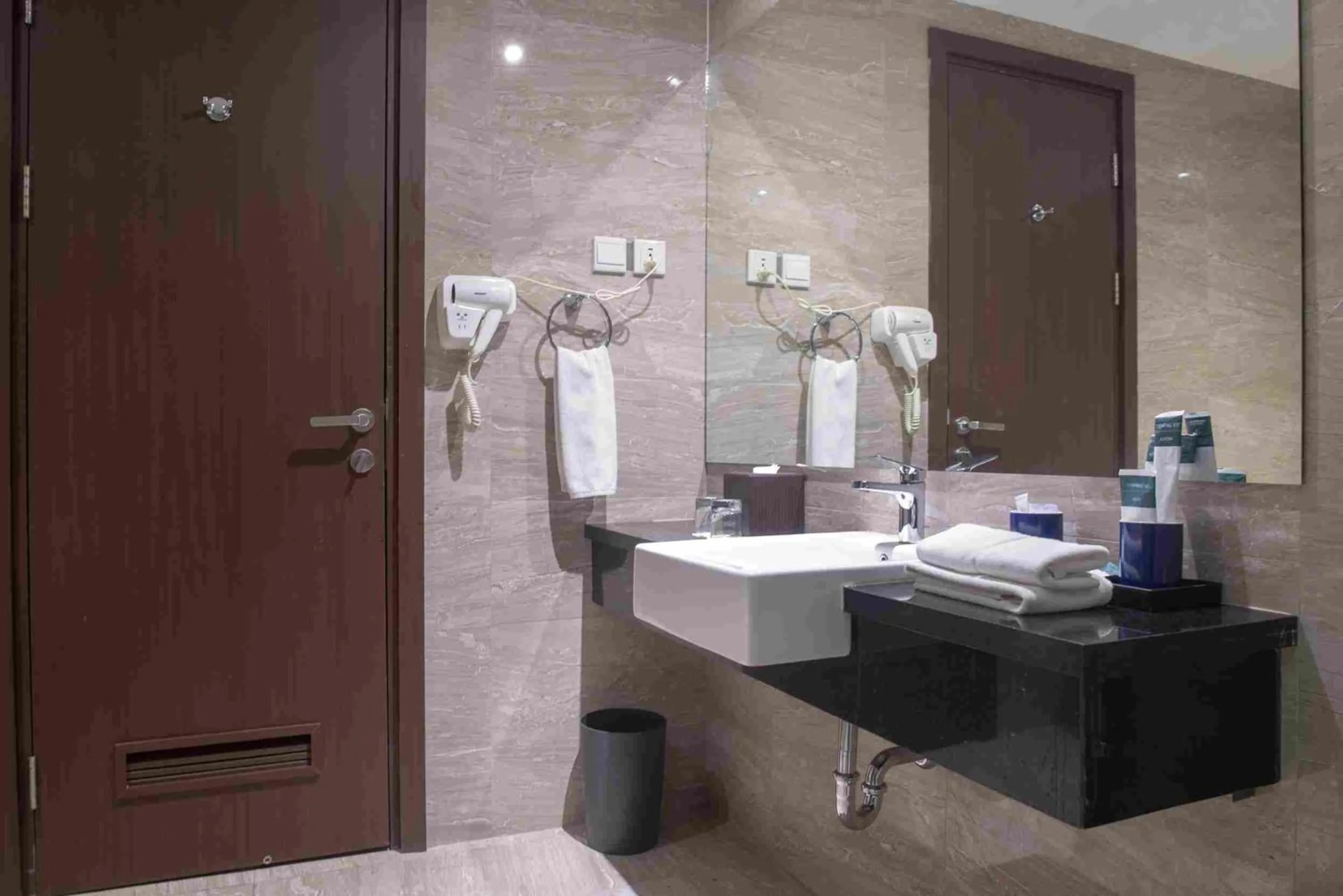 Shower in Aston Gorontalo Hotel & Convention Center