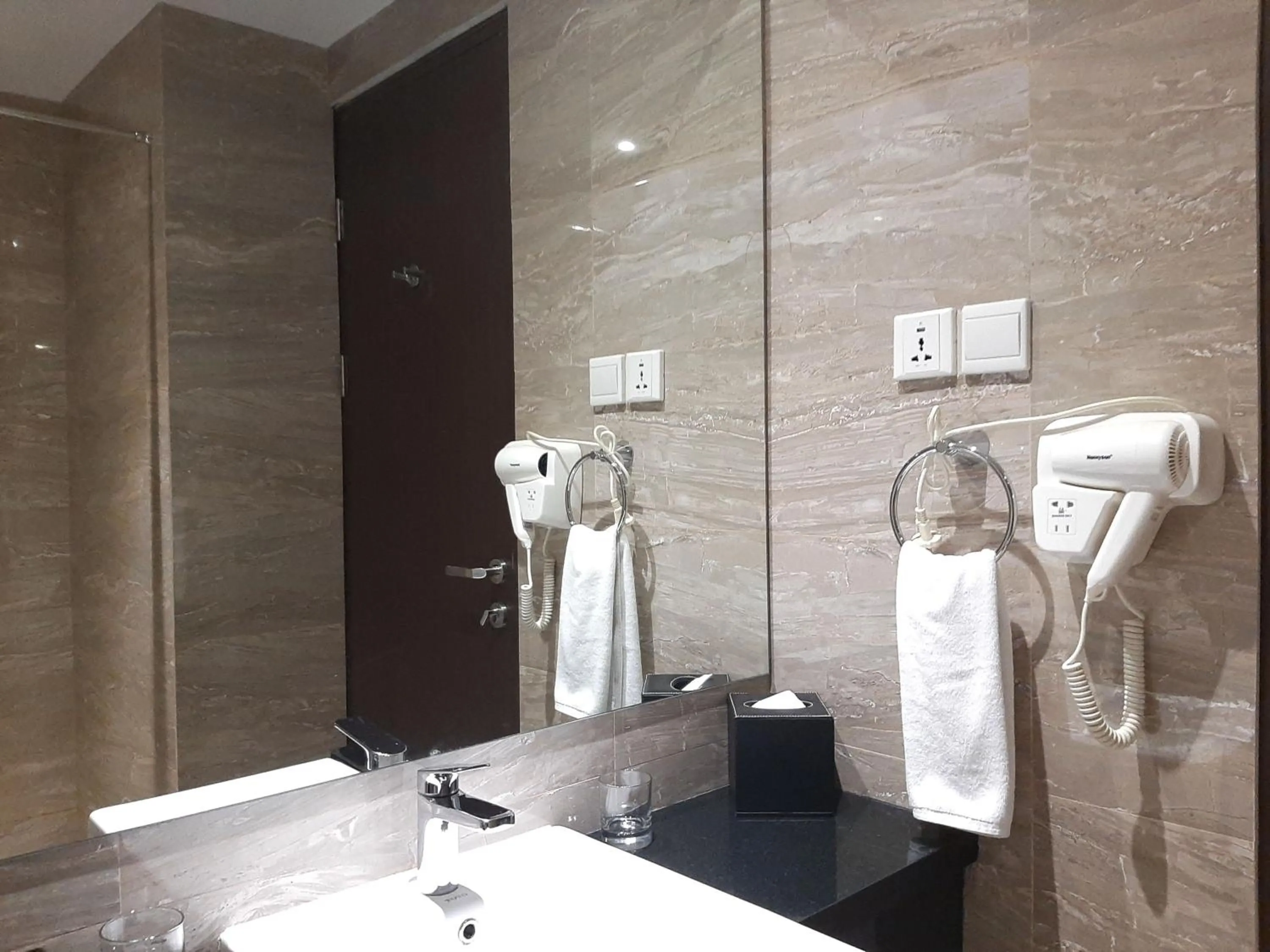 Shower in Aston Gorontalo Hotel & Convention Center