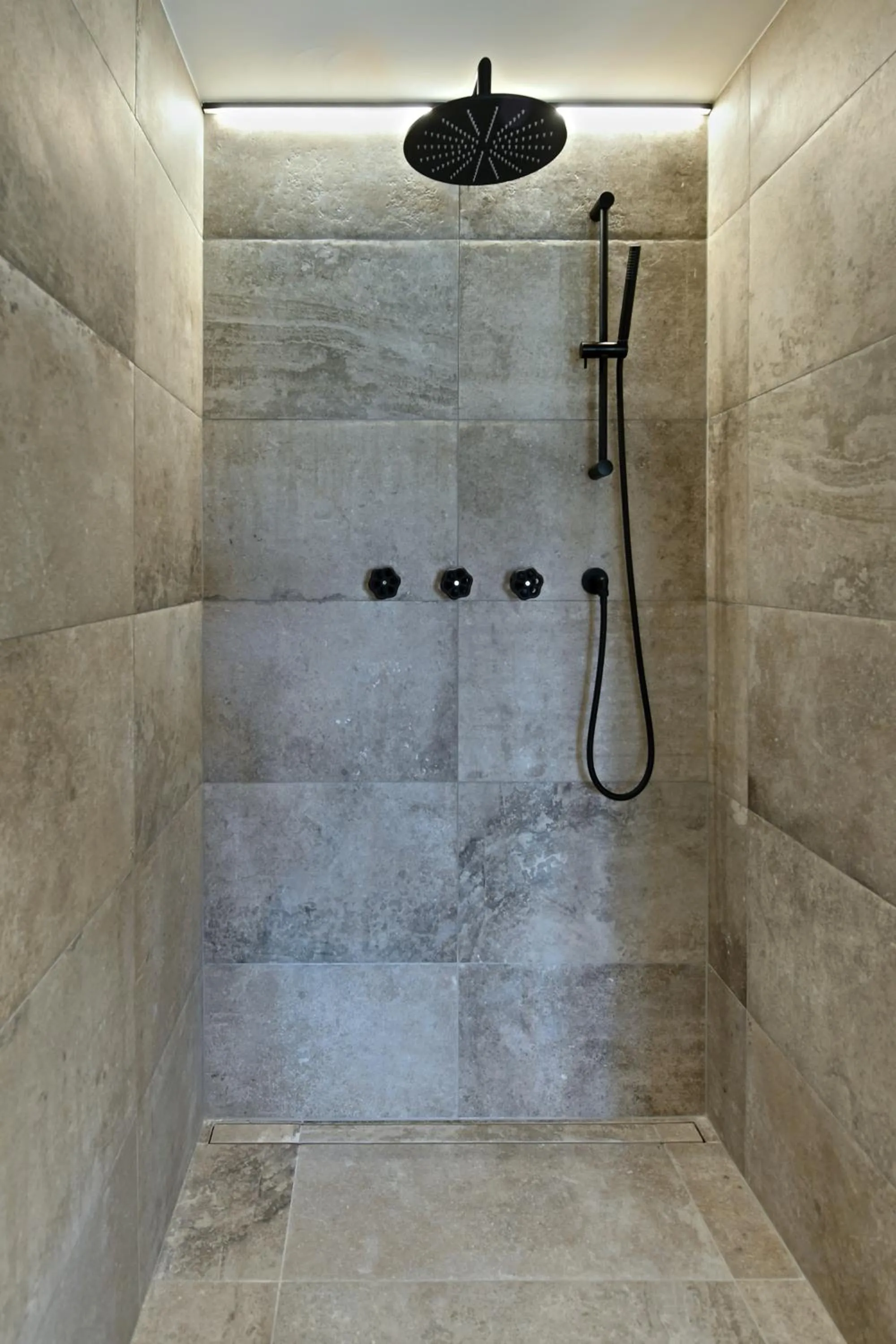 Shower in DURBUY SUITES