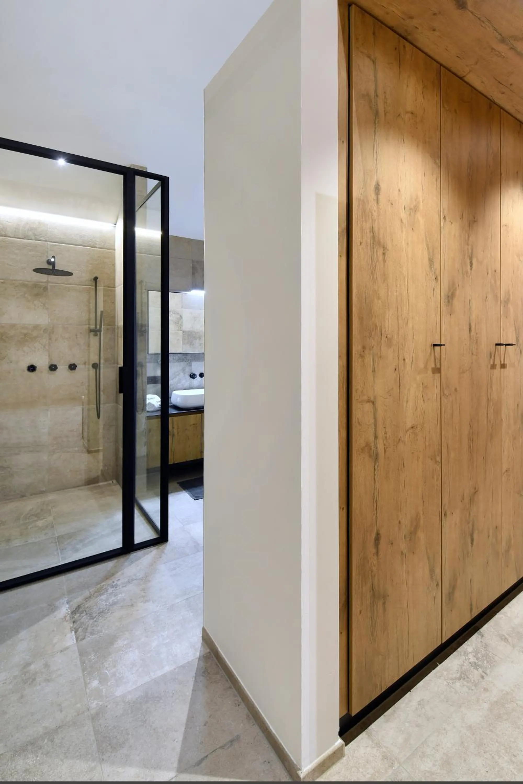 Shower in DURBUY SUITES