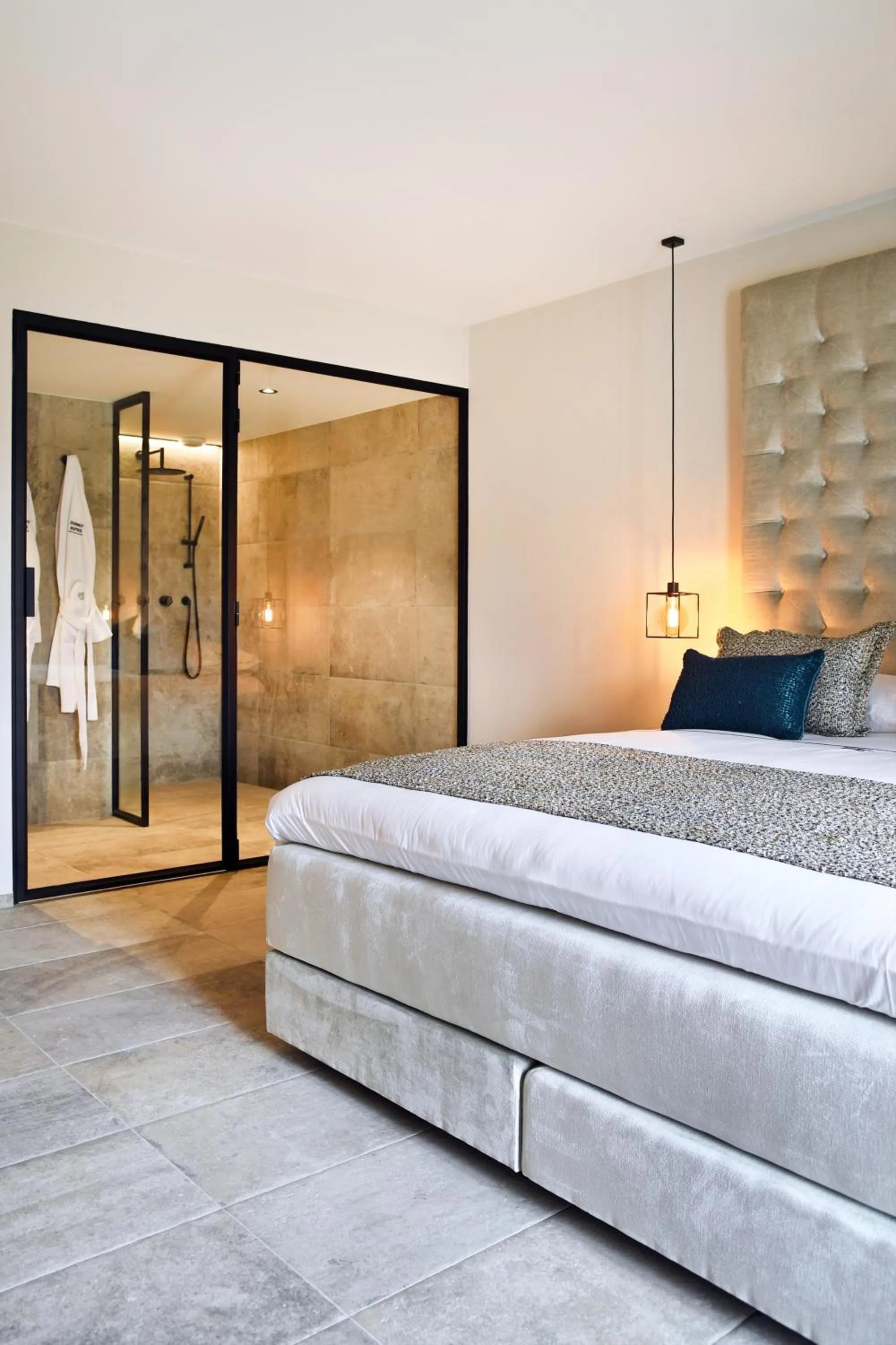 Photo of the whole room, Bed in DURBUY SUITES