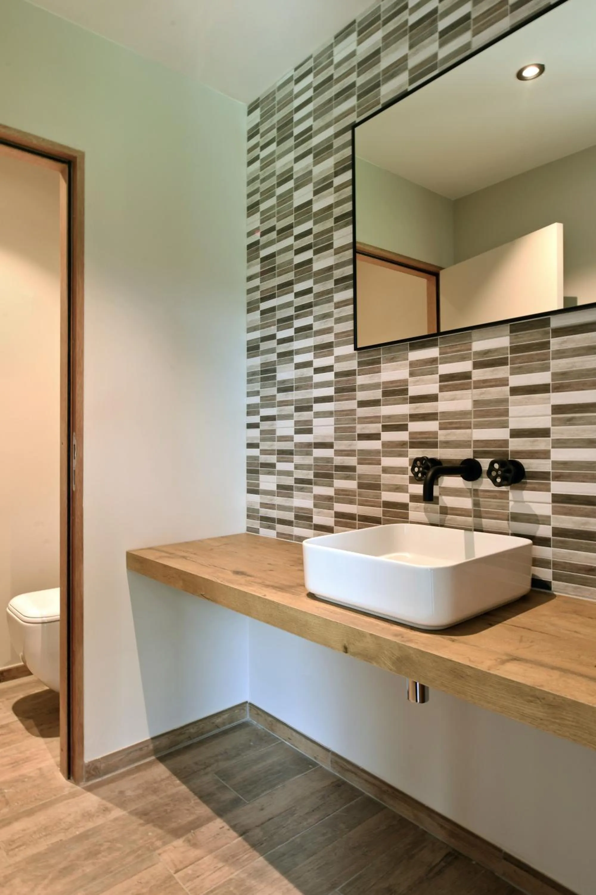 Toilet in DURBUY SUITES