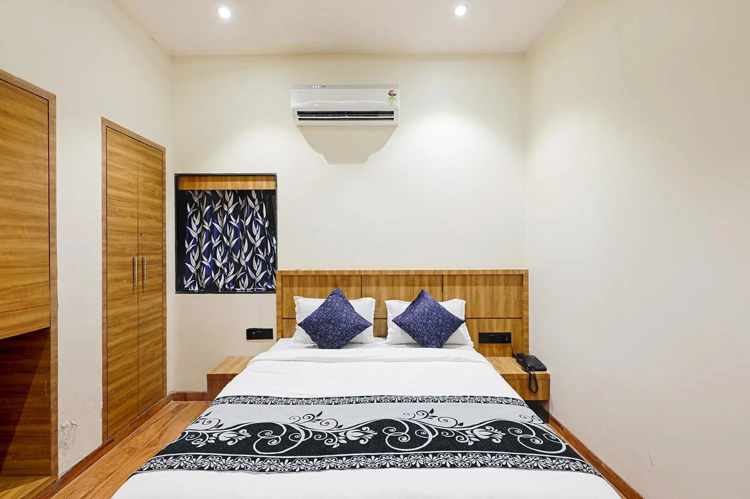 Bedroom, Bed in Hotel Blue Orchid - Marol Andheri