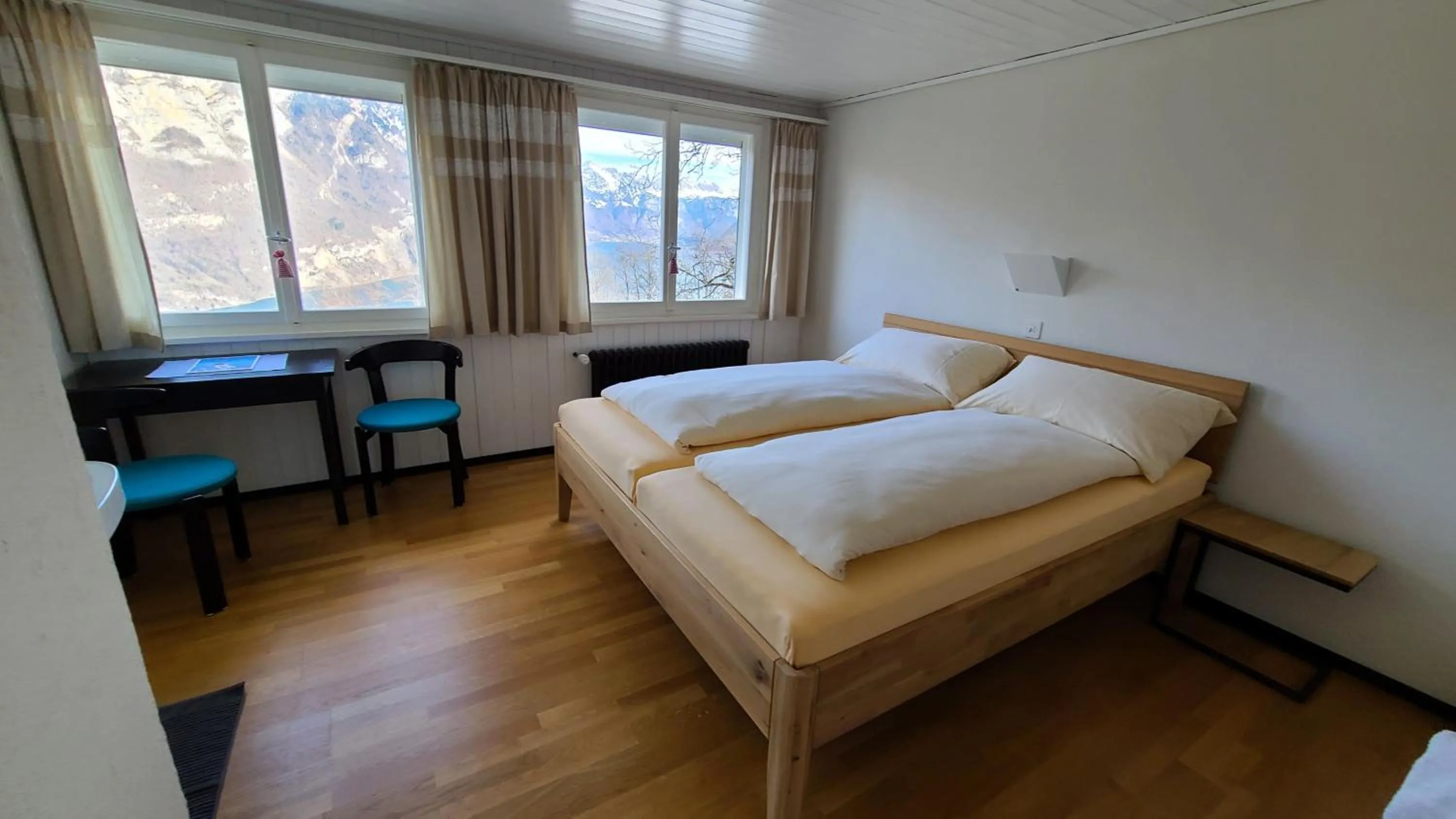 Lake view, Bed in Hotel Cafe Seeblick