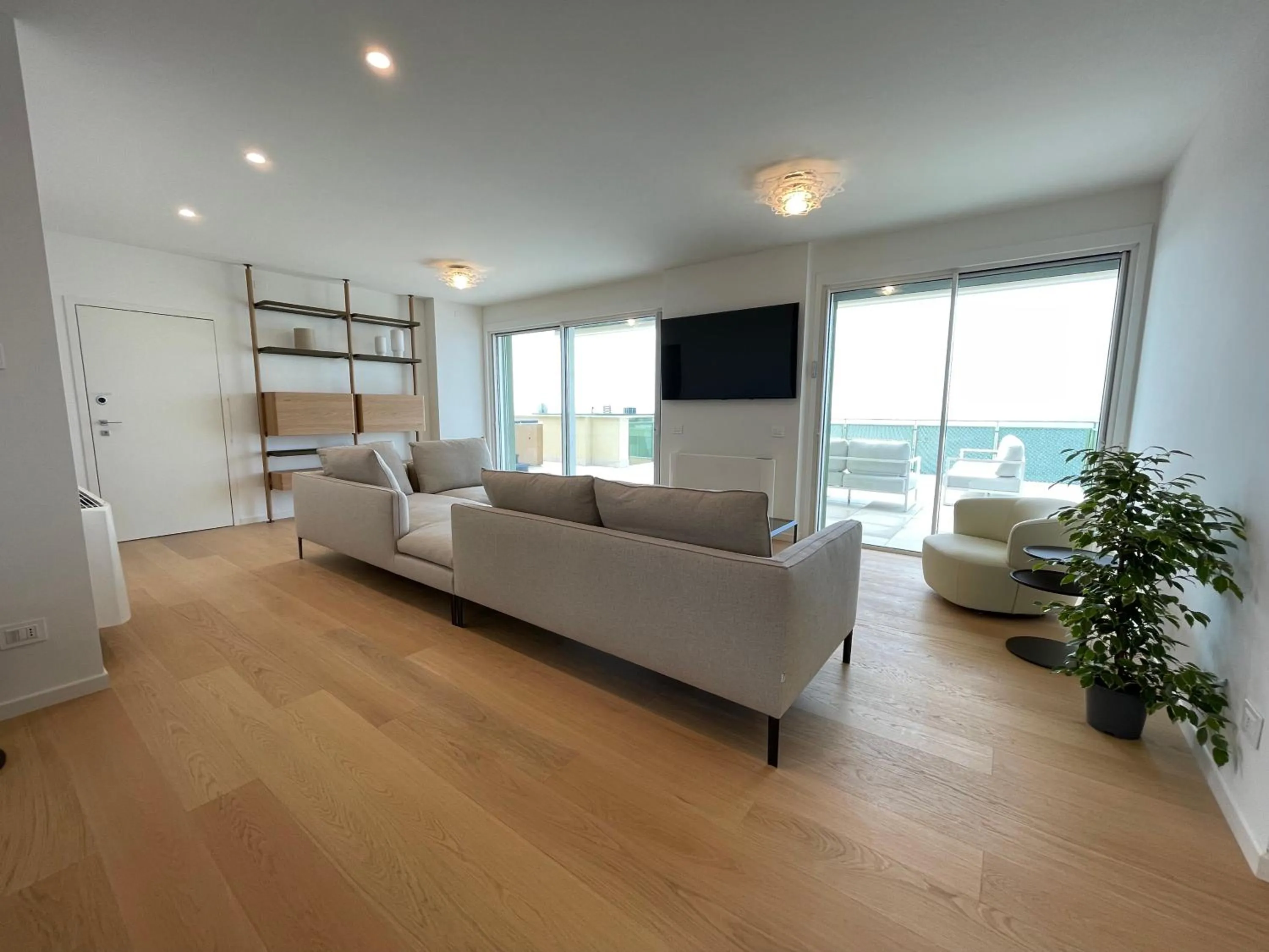 TV and multimedia in Gli Scogli Luxury Residence Hotel