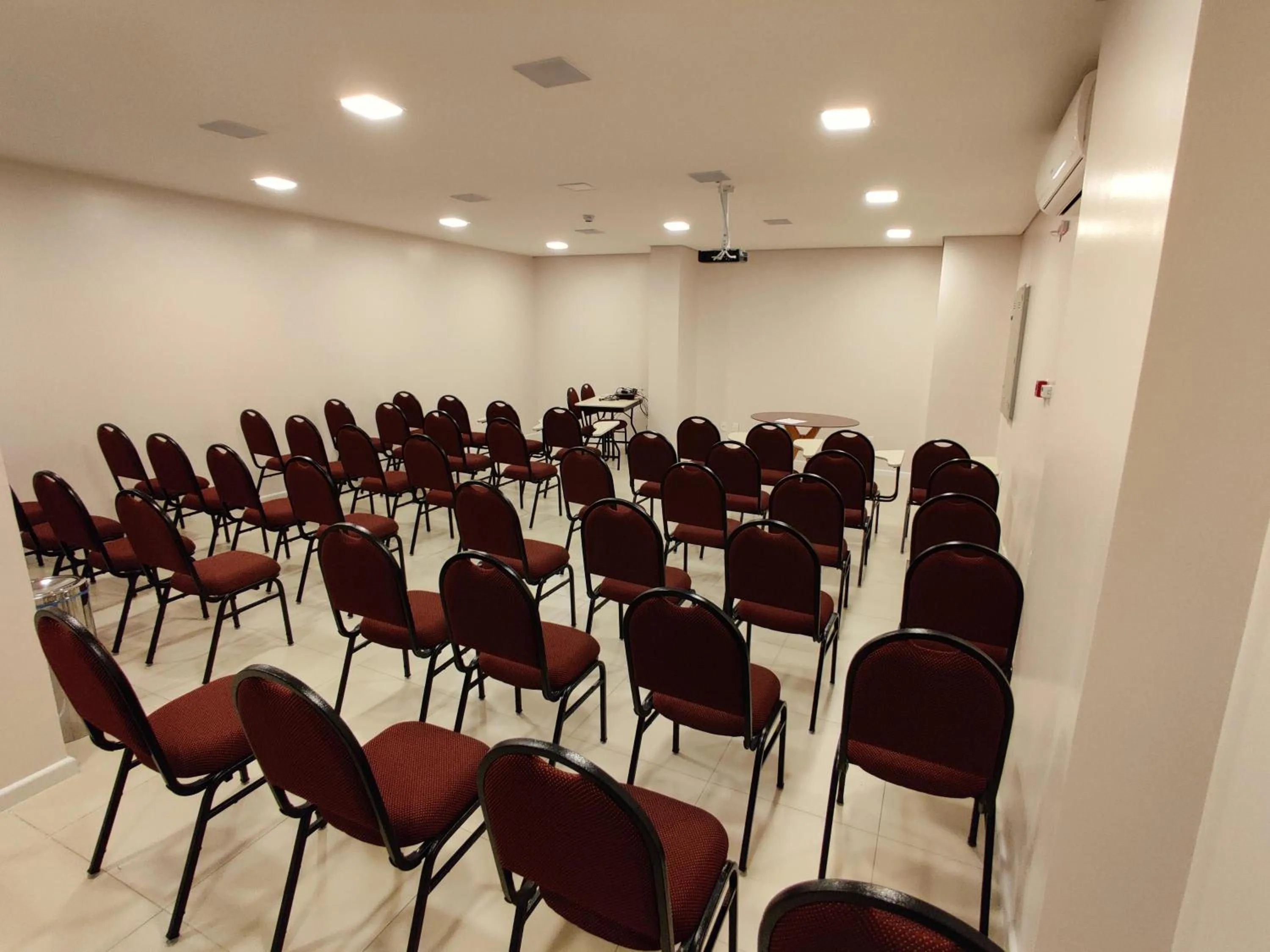 Staff in Mogano Express Hotel - PET FRIENDLY e ELETROPOSTO