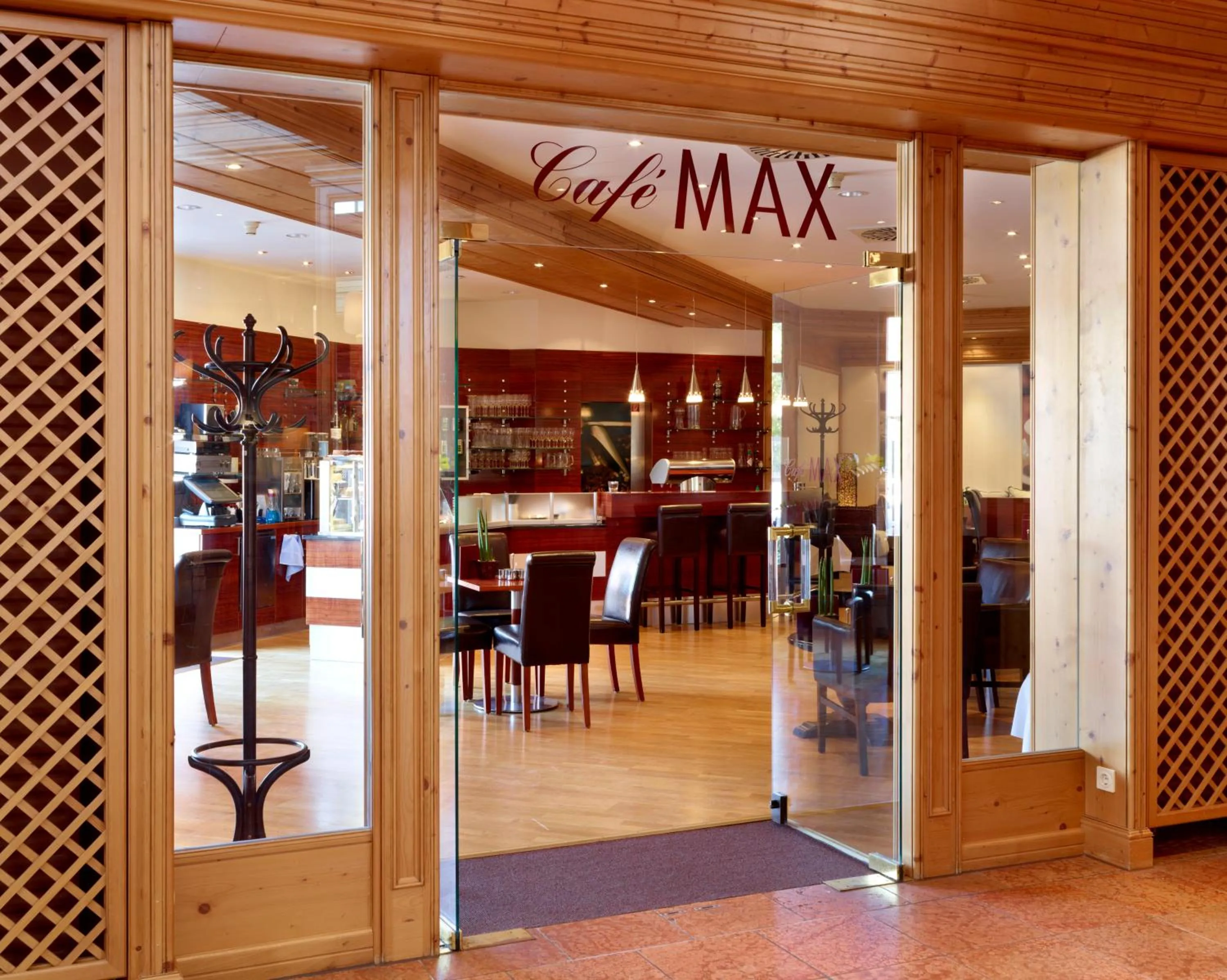 Lounge or bar in Hotel Maximilian