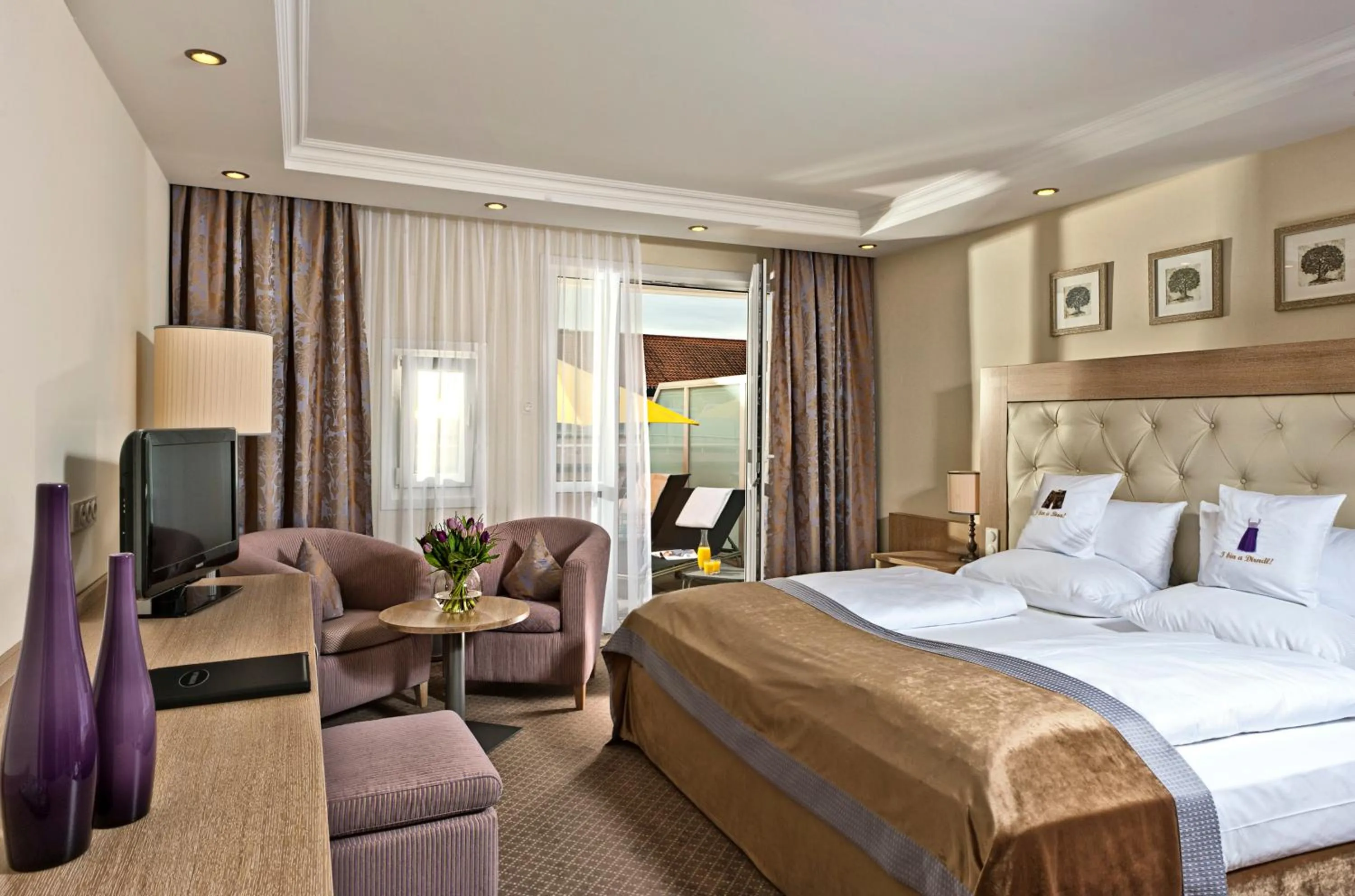 Bed in Hotel Maximilian