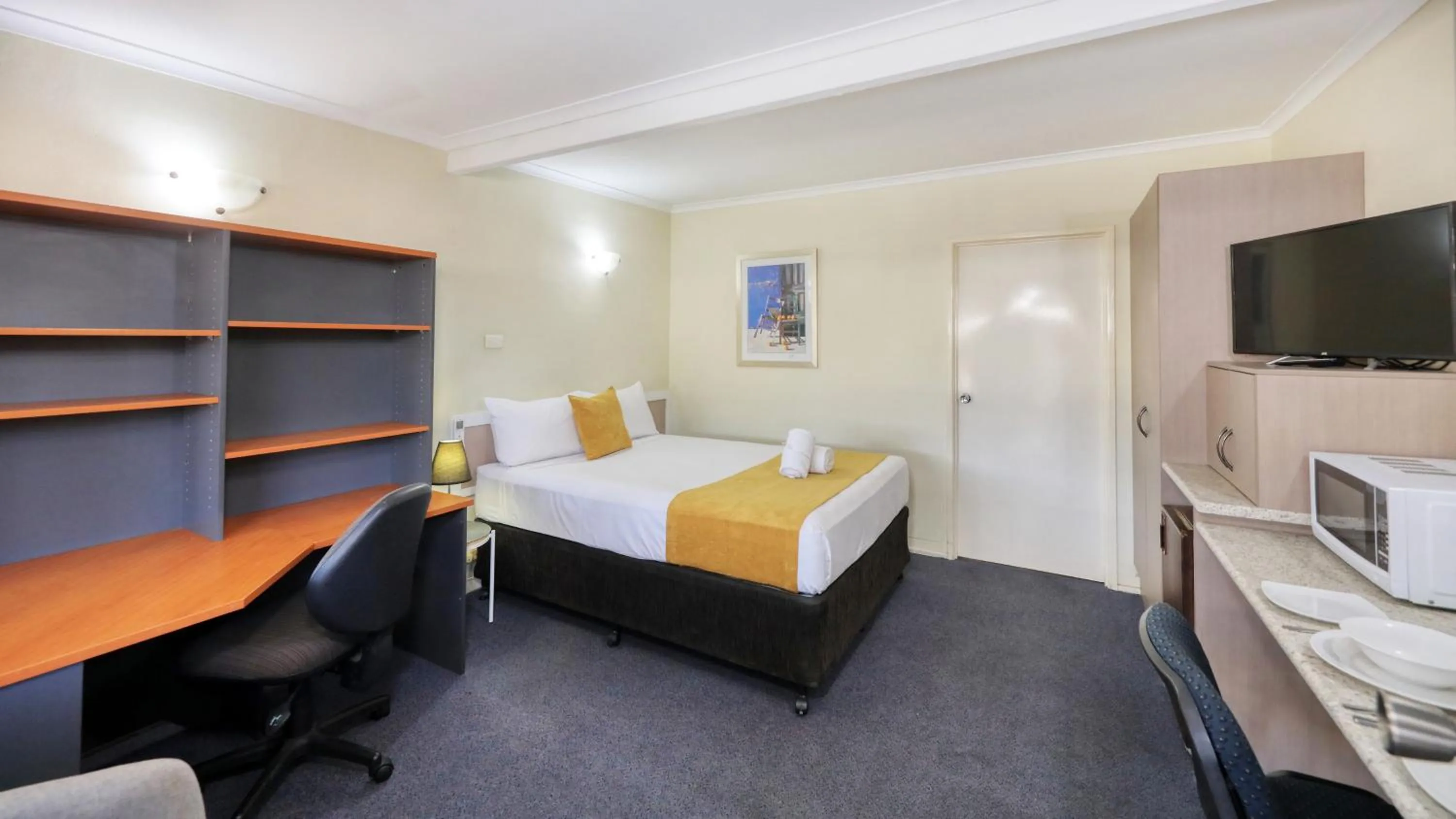 furniture, Bed in Biloela Centre Motel & Grevillea Steakhouse & Bar