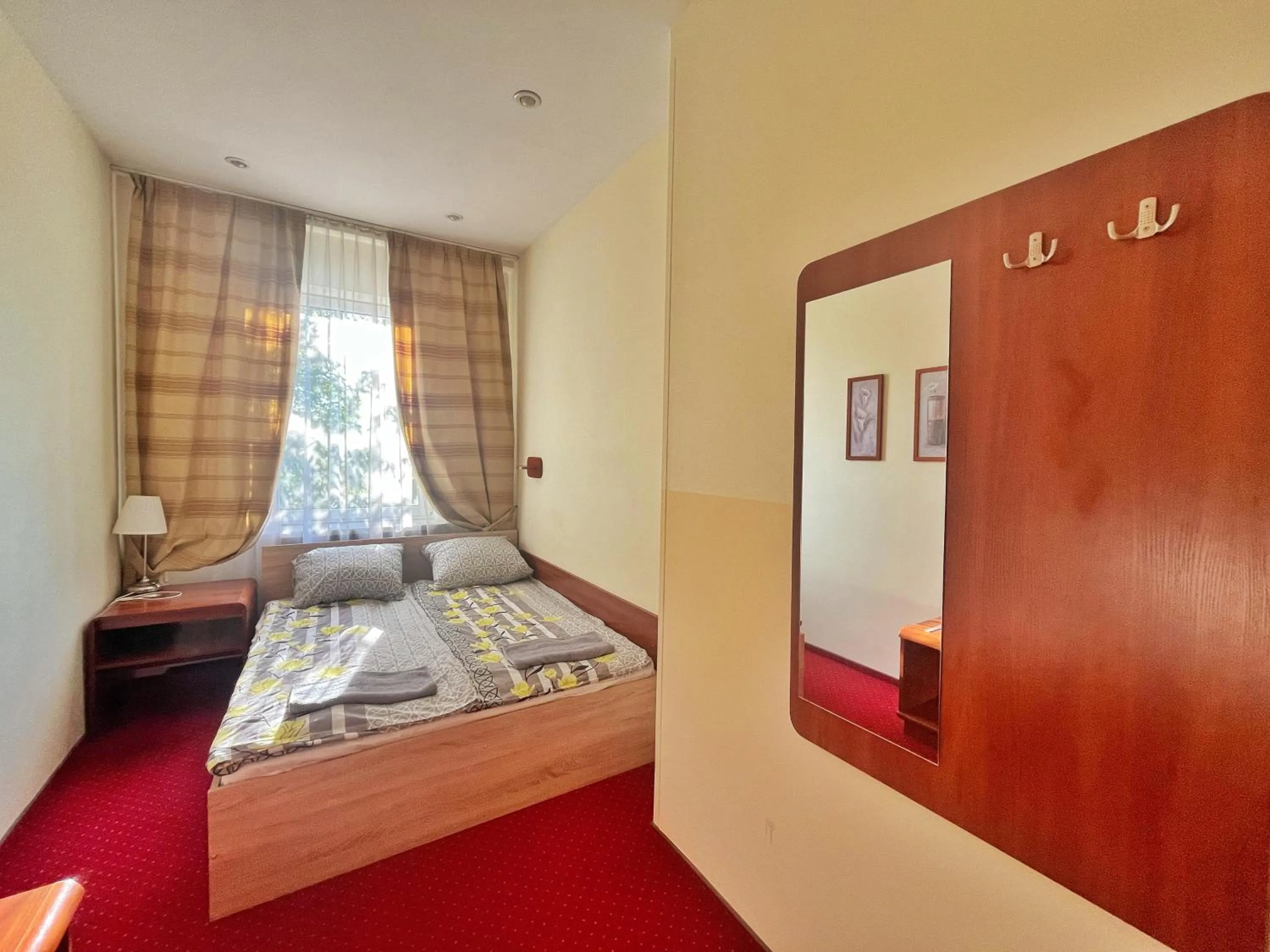 Photo of the whole room, Bed in Fry House