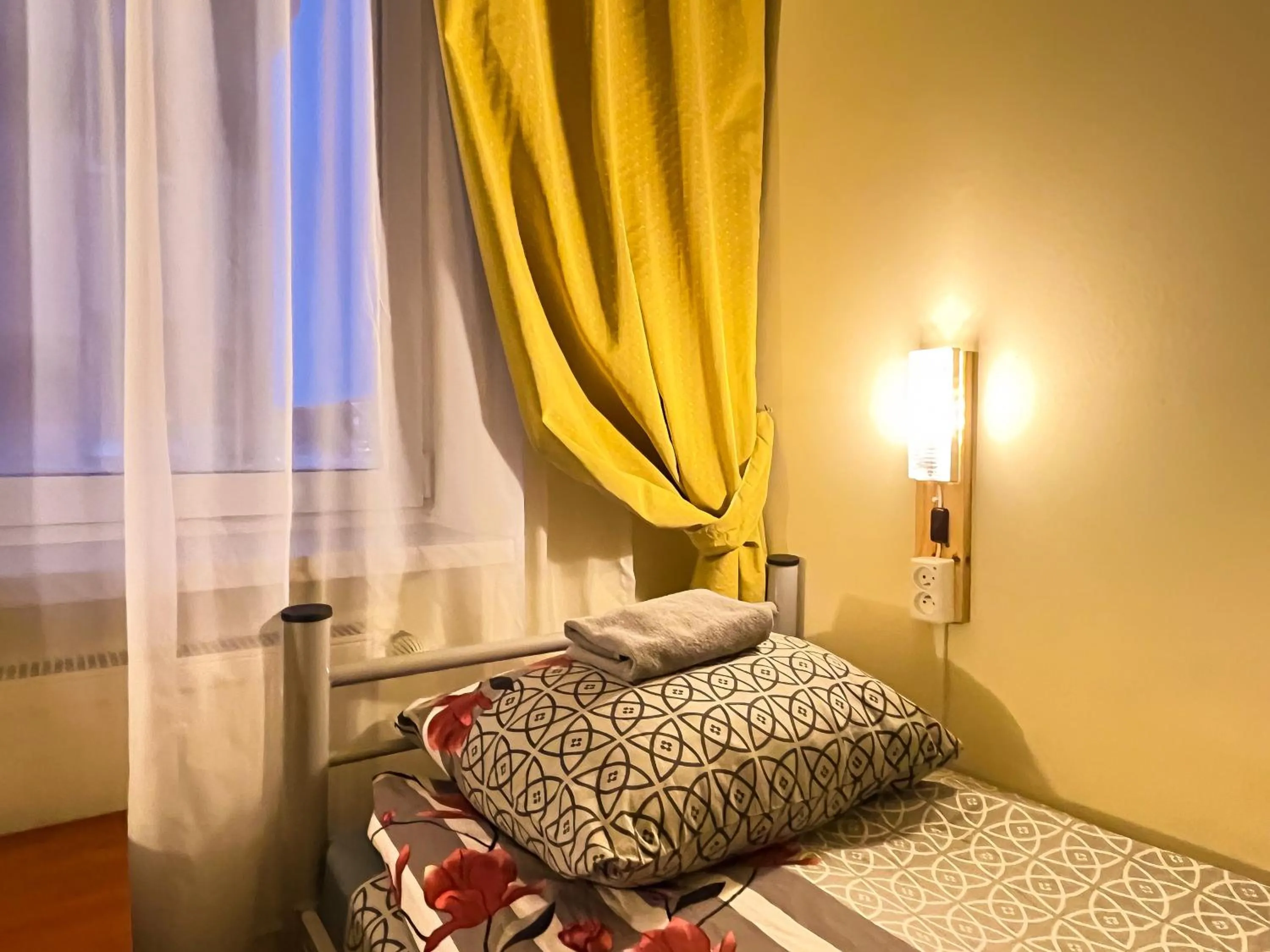 Photo of the whole room, Bed in Fry House