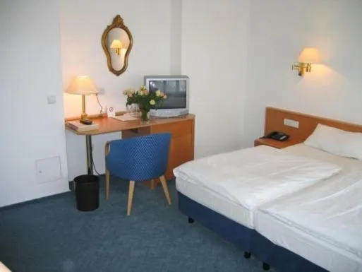 Photo of the whole room, Bed in Gildenhof An den Westfalenhallen Dortmund
